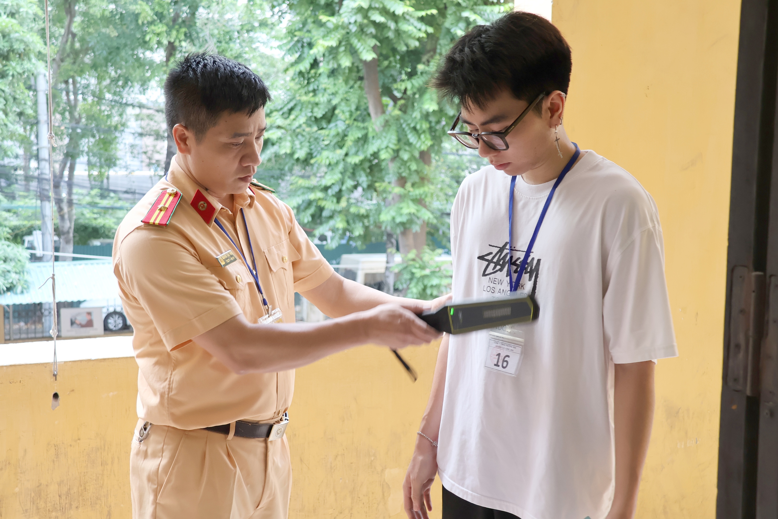 CSGT Hà Nội bắt đầu tổ chức sát hạch bằng lái xe máy- Ảnh 5. CSGT Hà Nội bắt đầu tổ chức sát hạch bằng lái xe máy- Ảnh 5.