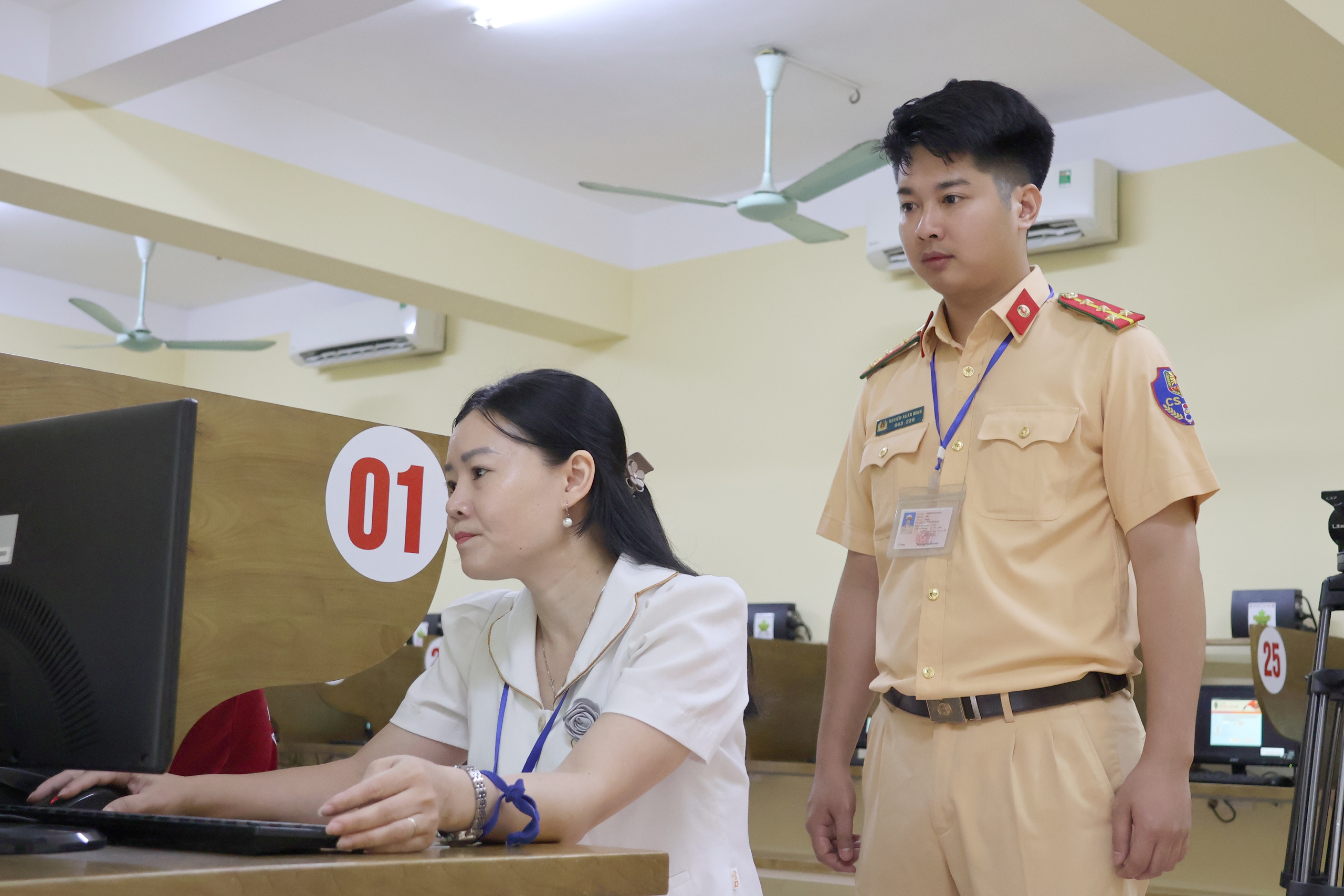 CSGT Hà Nội bắt đầu tổ chức sát hạch bằng lái xe máy- Ảnh 7. CSGT Hà Nội bắt đầu tổ chức sát hạch bằng lái xe máy- Ảnh 7.