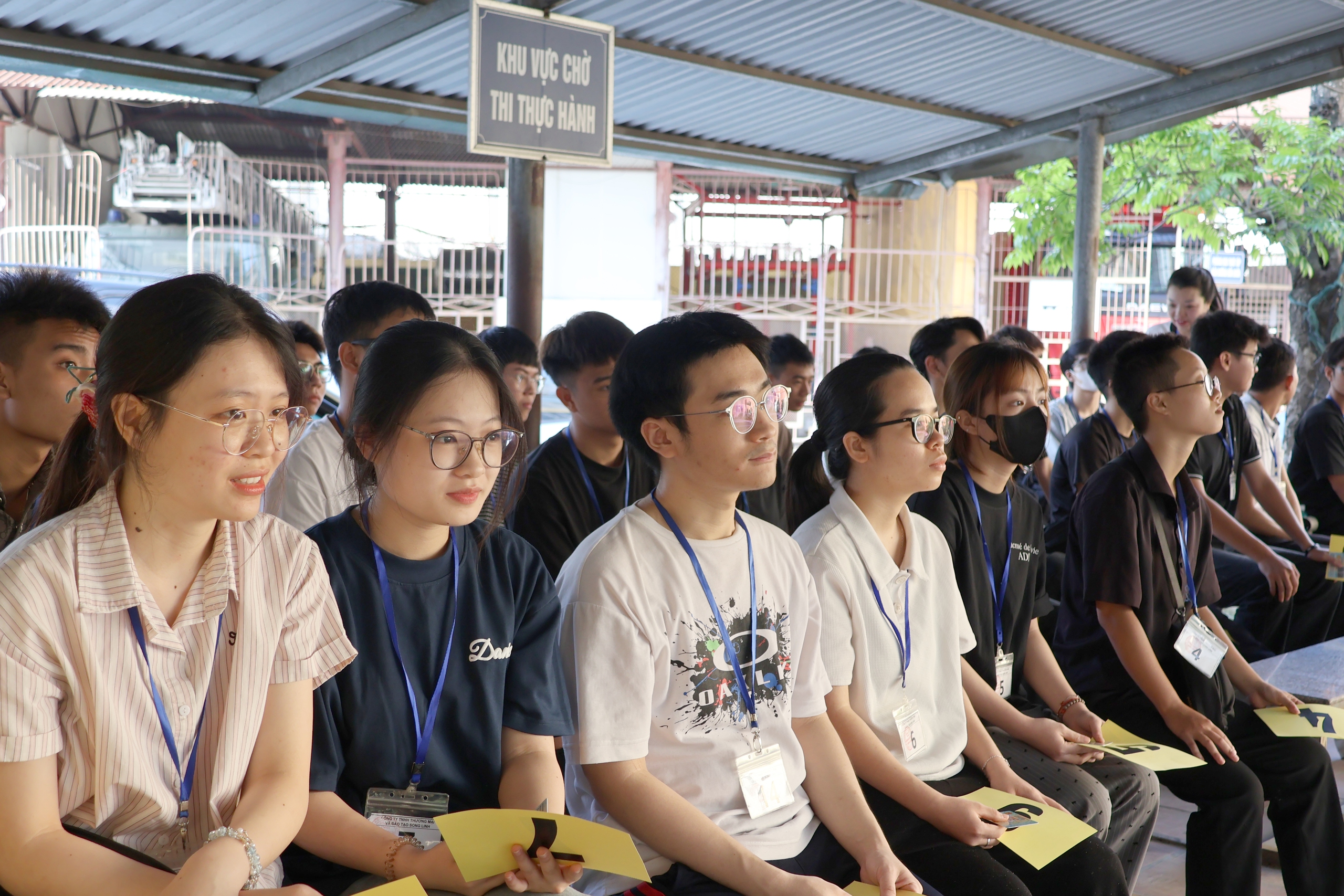 CSGT Hà Nội bắt đầu tổ chức sát hạch bằng lái xe máy- Ảnh 11. CSGT Hà Nội bắt đầu tổ chức sát hạch bằng lái xe máy- Ảnh 11.