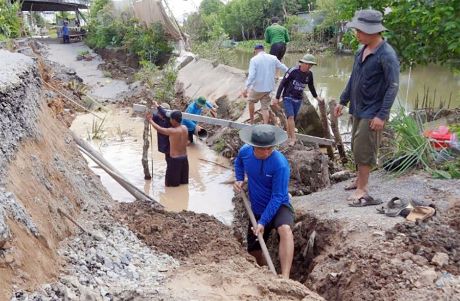 Sạt lở đe dọa nhiều tỉnh miền Tây- Ảnh 1. Sạt lở đe dọa nhiều tỉnh miền Tây- Ảnh 1.