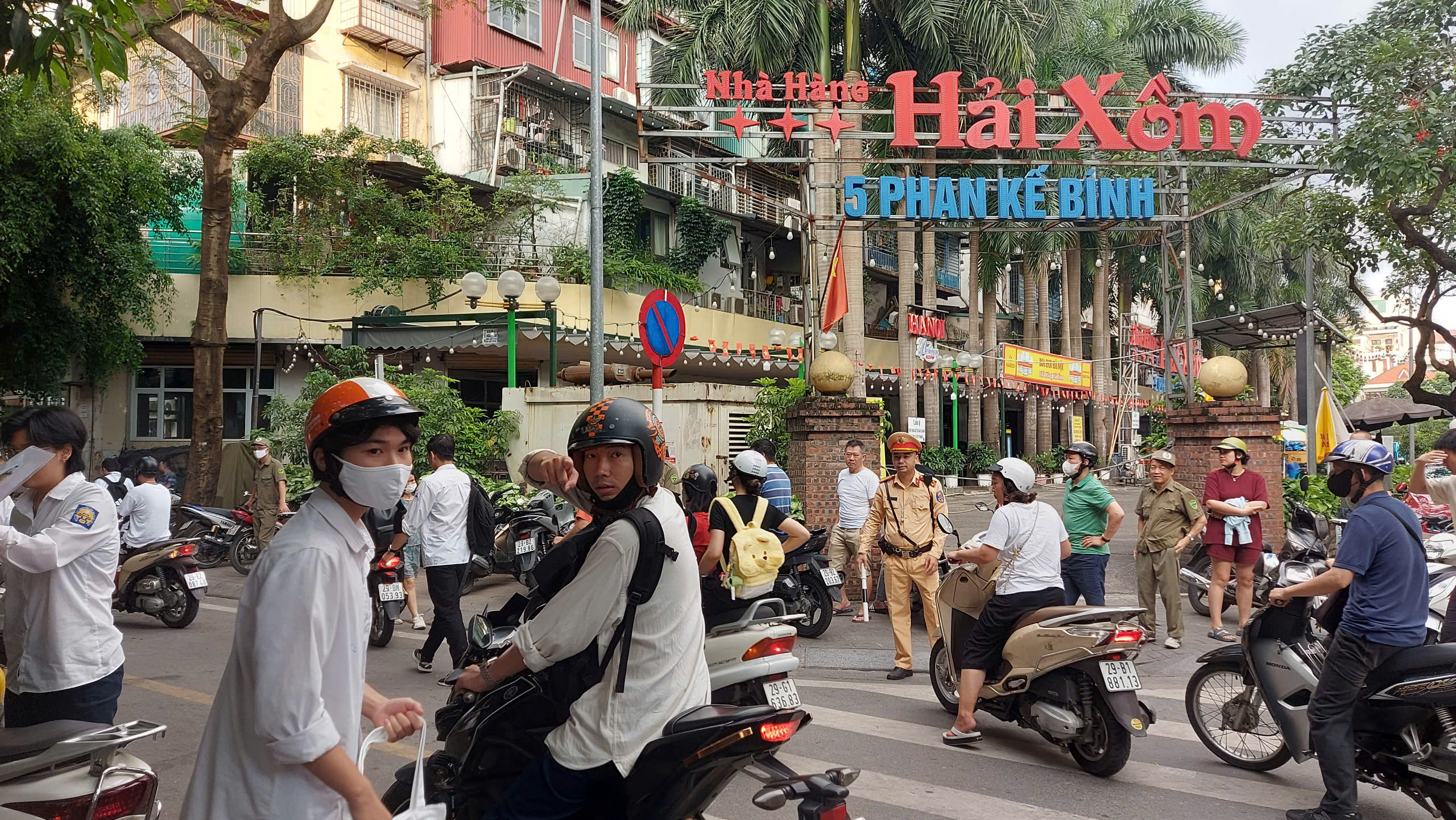 Hơn 1,15 triệu thí sinh bước vào kỳ thi THPT 2025- Ảnh 7. Hơn 1,15 triệu thí sinh bước vào kỳ thi THPT 2025- Ảnh 7.