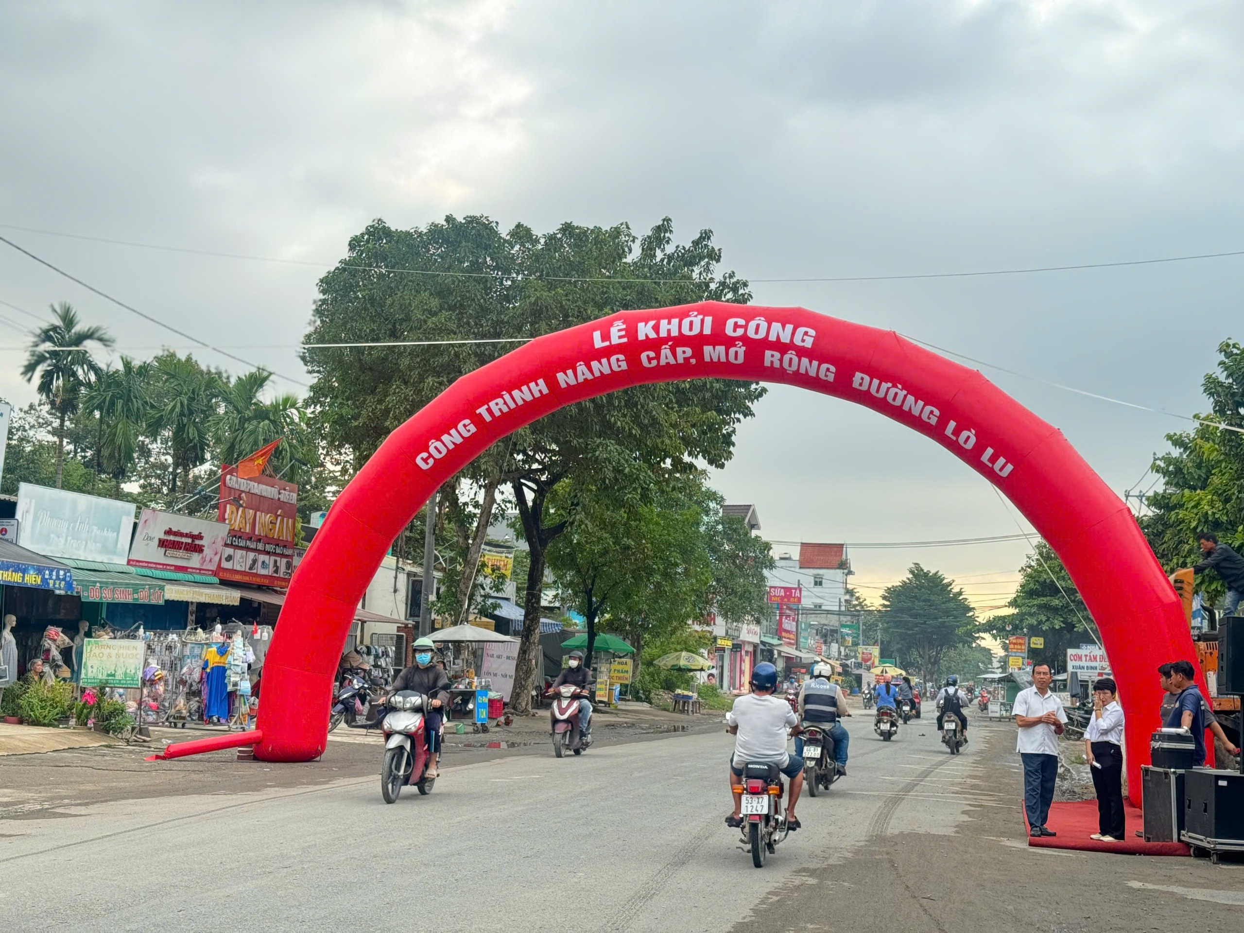 Đường Lò Lu chính thức được khởi công, thay áo mới- Ảnh 1. Đường Lò Lu chính thức được khởi công, thay áo mới- Ảnh 1.
