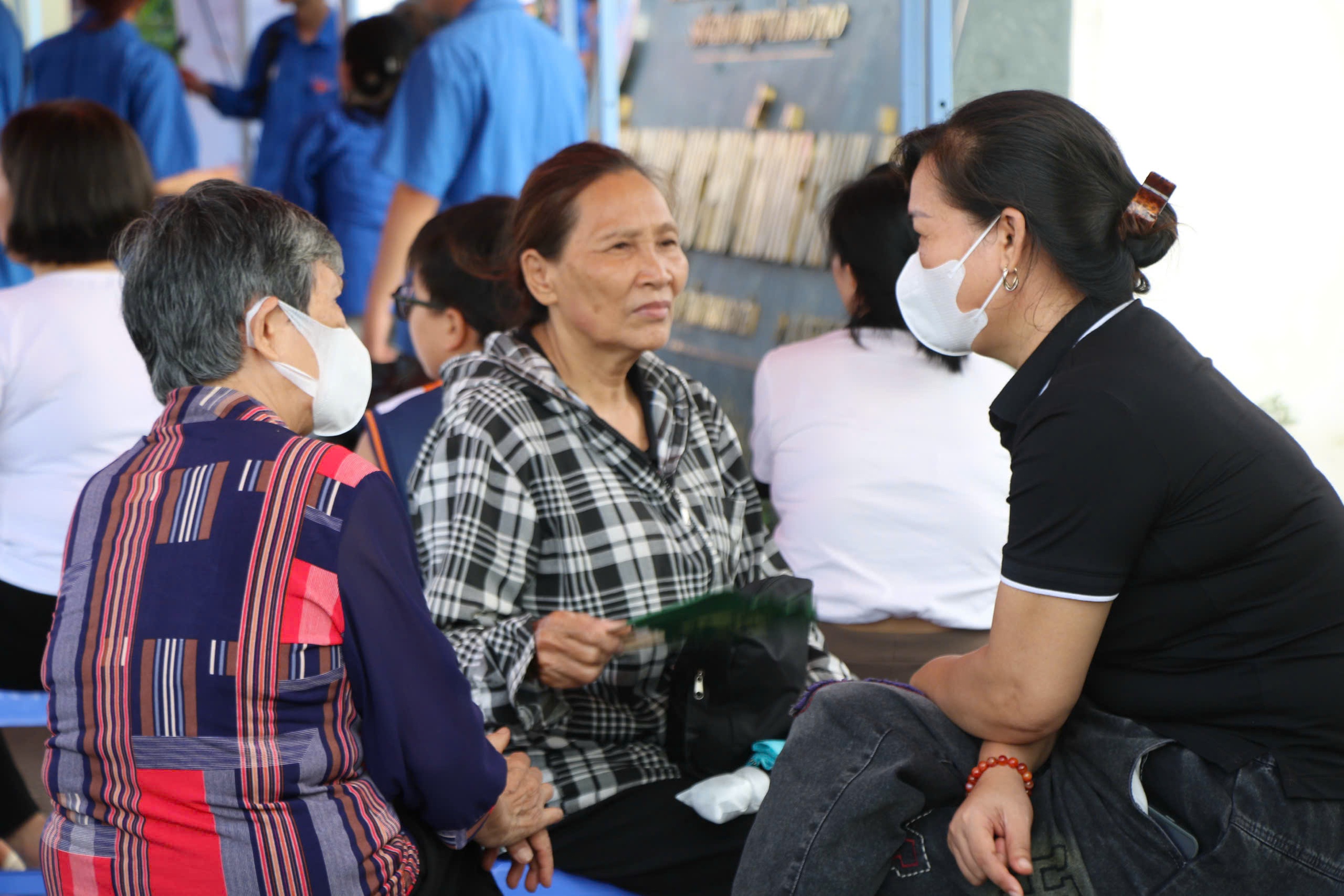 Cảnh sát giao thông căng mình bảo đảm trật tự, an toàn kỳ thi THPT Quốc gia 2025- Ảnh 15. Cảnh sát giao thông căng mình bảo đảm trật tự, an toàn kỳ thi THPT Quốc gia 2025- Ảnh 15.