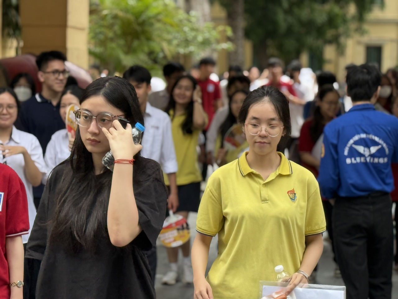 Thí sinh Hà Nội lạc quan và tiếc nuối sau môn thi Toán- Ảnh 1. Thí sinh Hà Nội lạc quan và tiếc nuối sau môn thi Toán- Ảnh 1.