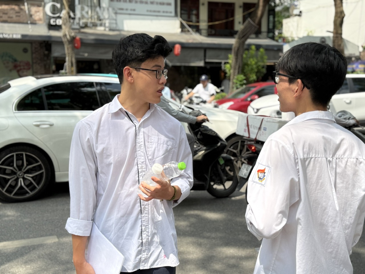 Thí sinh Hà Nội lạc quan và tiếc nuối sau môn thi Toán- Ảnh 4. Thí sinh Hà Nội lạc quan và tiếc nuối sau môn thi Toán- Ảnh 4.
