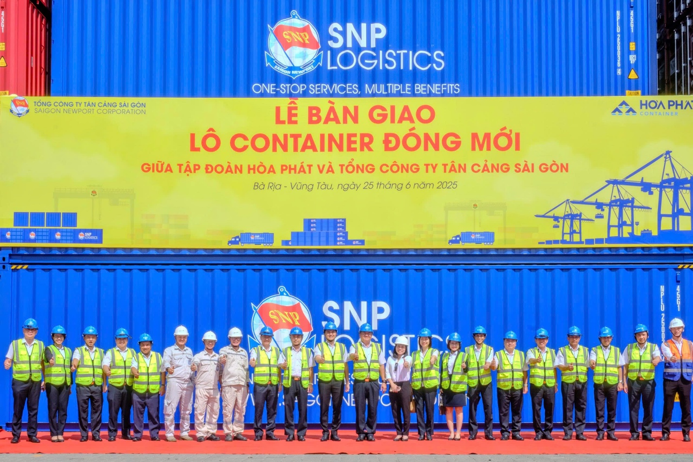 Hòa Phát bàn giao lô container đầu tiên cho Tổng Công ty Tân Cảng Sài Gòn- Ảnh 3. Hòa Phát bàn giao lô container đầu tiên cho Tổng Công ty Tân Cảng Sài Gòn- Ảnh 3.
