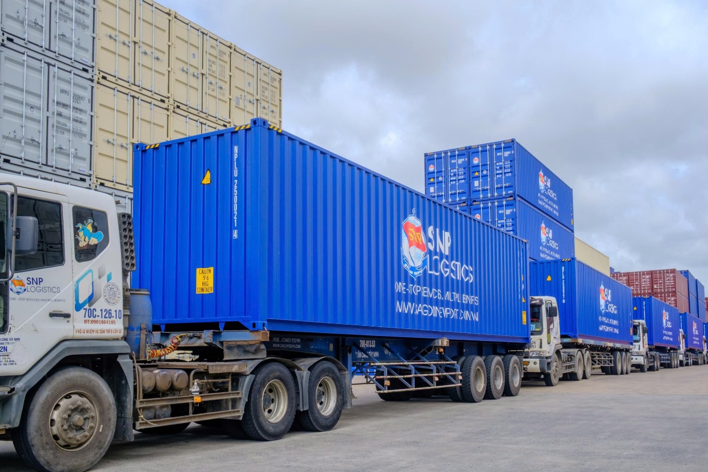 Hòa Phát bàn giao lô container đầu tiên cho Tổng Công ty Tân Cảng Sài Gòn- Ảnh 4. Hòa Phát bàn giao lô container đầu tiên cho Tổng Công ty Tân Cảng Sài Gòn- Ảnh 4.