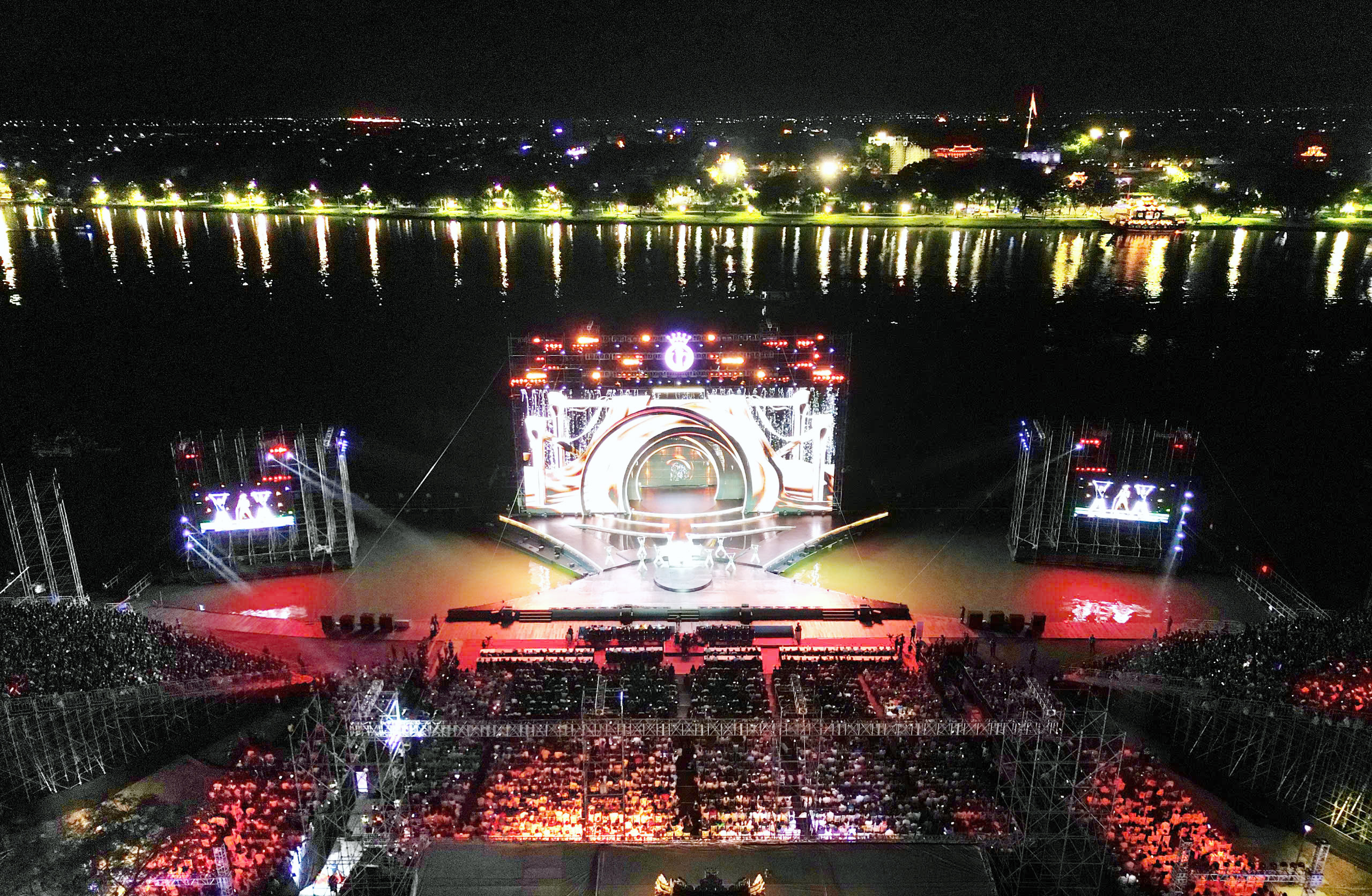 Hoa hậu Việt Nam 2024: Top 10 lộ diện sau màn thi Trang phục Dạ hội- Ảnh 1. Hoa hậu Việt Nam 2024: Top 10 lộ diện sau màn thi Trang phục Dạ hội- Ảnh 1.