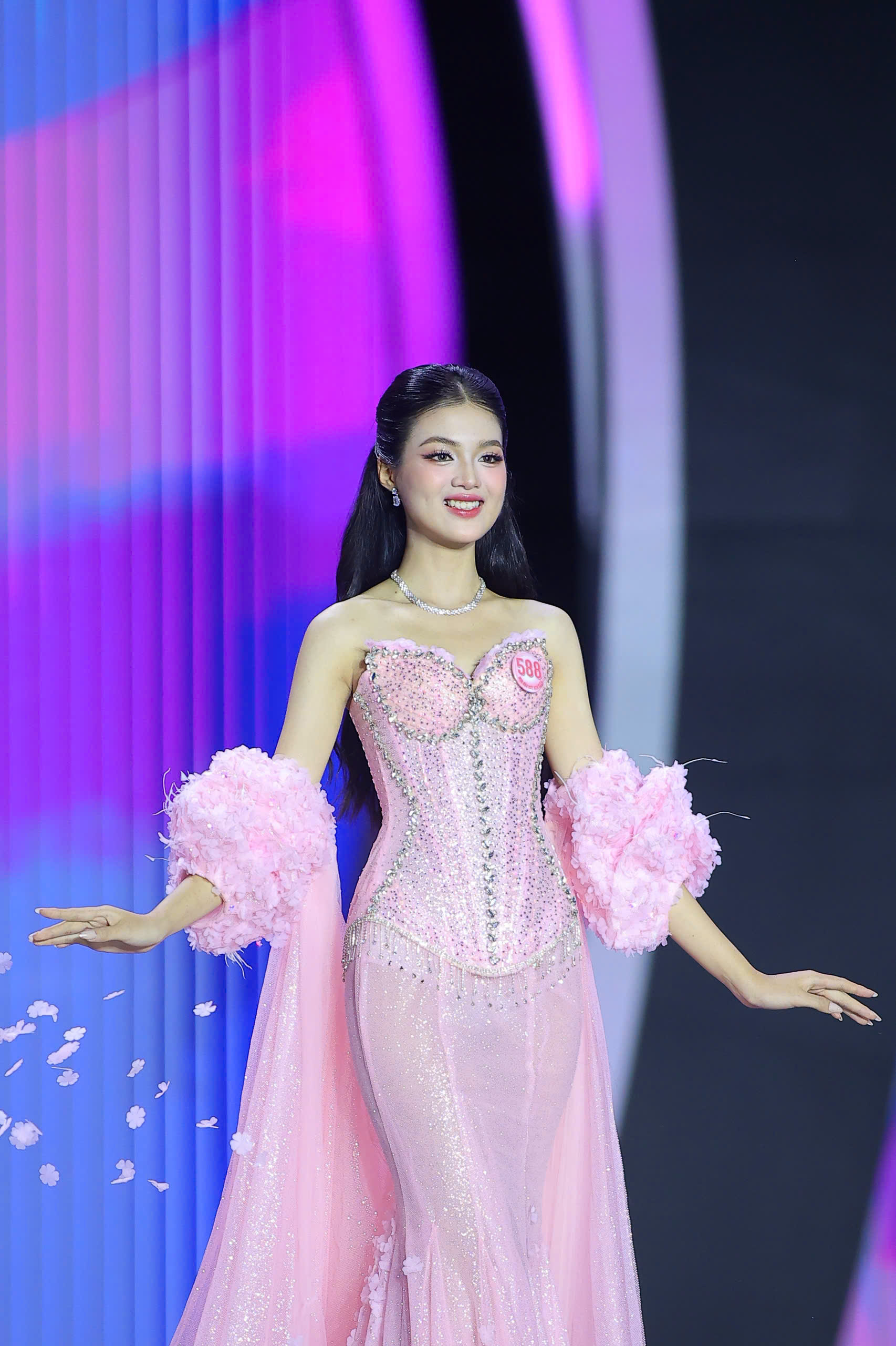 Hoa hậu Việt Nam 2024: Top 10 lộ diện sau màn thi Trang phục Dạ hội- Ảnh 24.