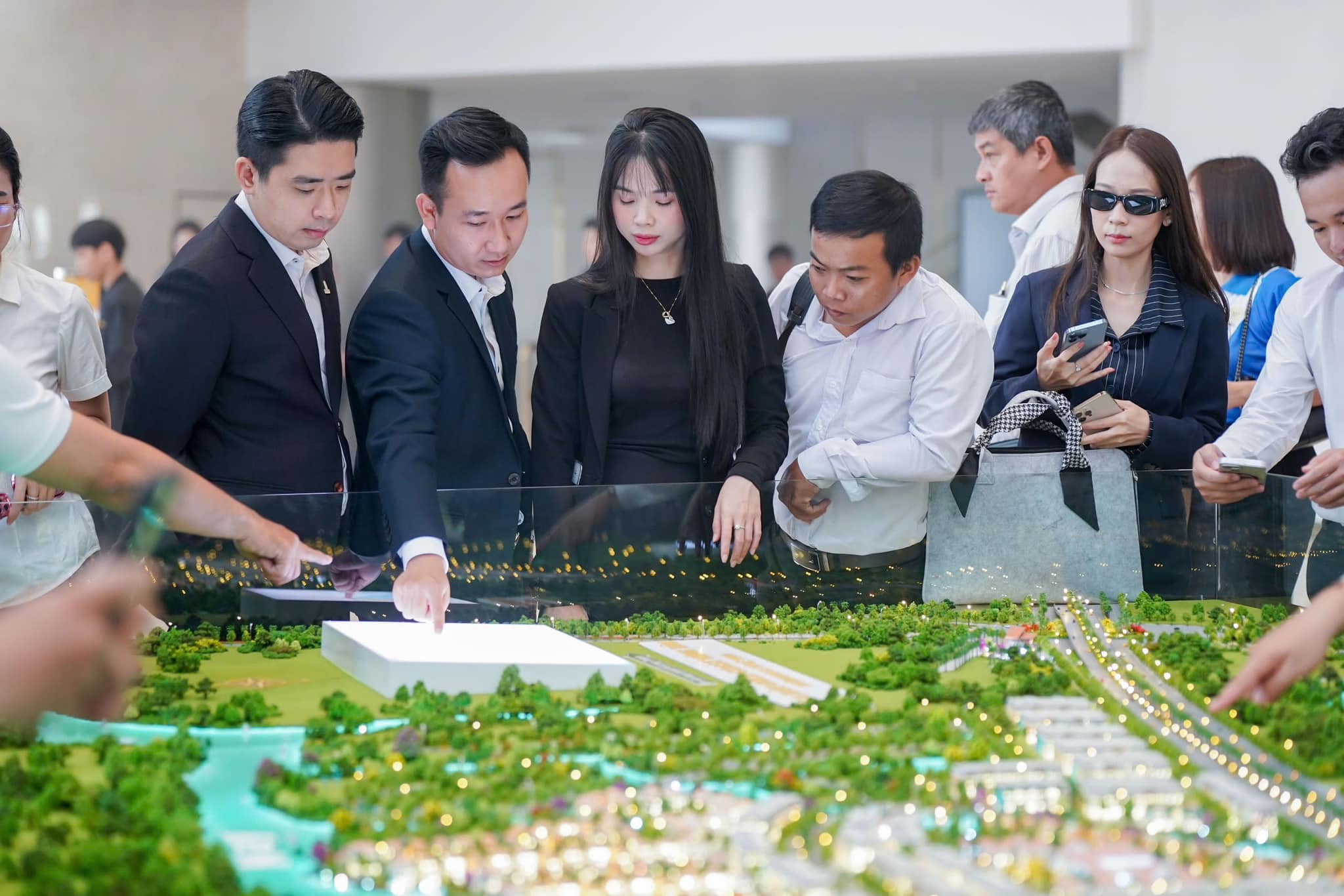 Nghề môi giới: Cầu nối bền bỉ "giữ nhiệt" của thị trường bất động sản- Ảnh 3. Nghề môi giới: Cầu nối bền bỉ "giữ nhiệt" của thị trường bất động sản- Ảnh 3.