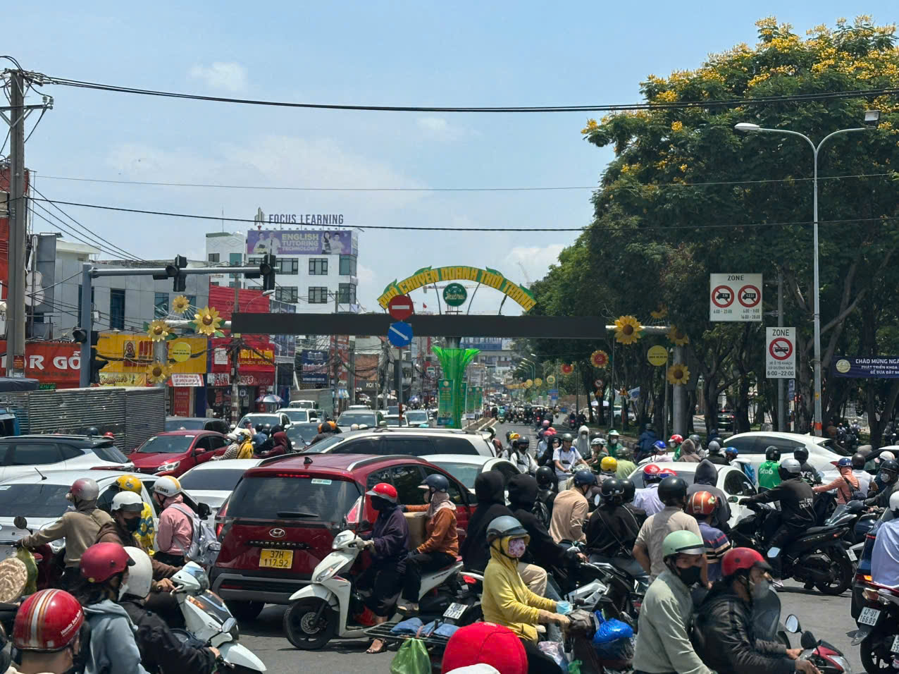 Sở Xây dựng TP.HCM yêu cầu khắc phục sự cố nhiều đèn tín hiệu không hoạt động ở TP Thủ Đức- Ảnh 2. Sở Xây dựng TP.HCM yêu cầu khắc phục sự cố nhiều đèn tín hiệu không hoạt động ở TP Thủ Đức- Ảnh 2.