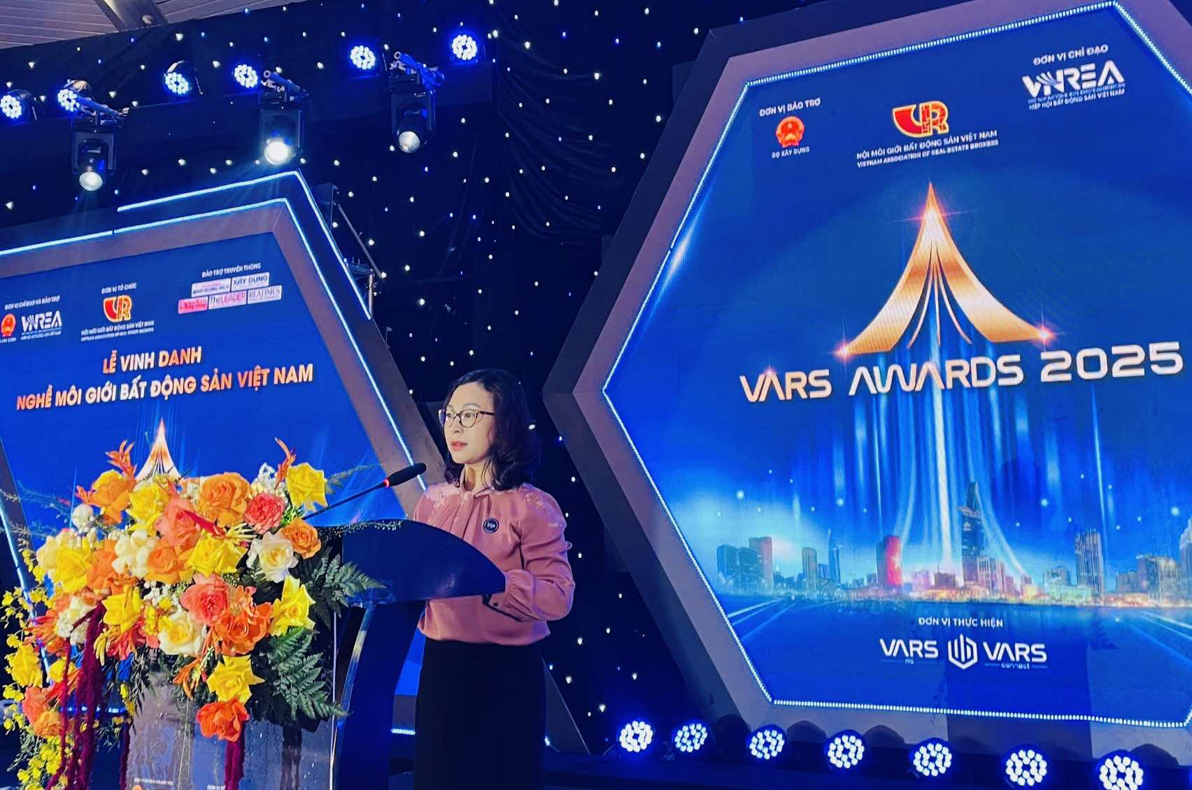 VARS AWARDS 2025: Tôn vinh doanh nghiệp, cá nhân xuất sắc trong nghề môi giới BĐS- Ảnh 1. VARS AWARDS 2025: Tôn vinh doanh nghiệp, cá nhân xuất sắc trong nghề môi giới BĐS- Ảnh 1.
