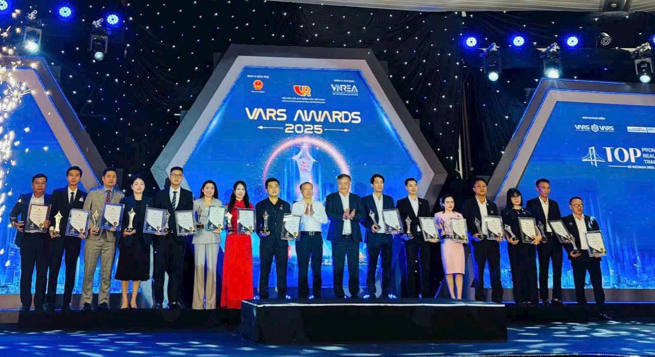 VARS AWARDS 2025: Tôn vinh doanh nghiệp, cá nhân xuất sắc trong nghề môi giới BĐS- Ảnh 4. VARS AWARDS 2025: Tôn vinh doanh nghiệp, cá nhân xuất sắc trong nghề môi giới BĐS- Ảnh 4.