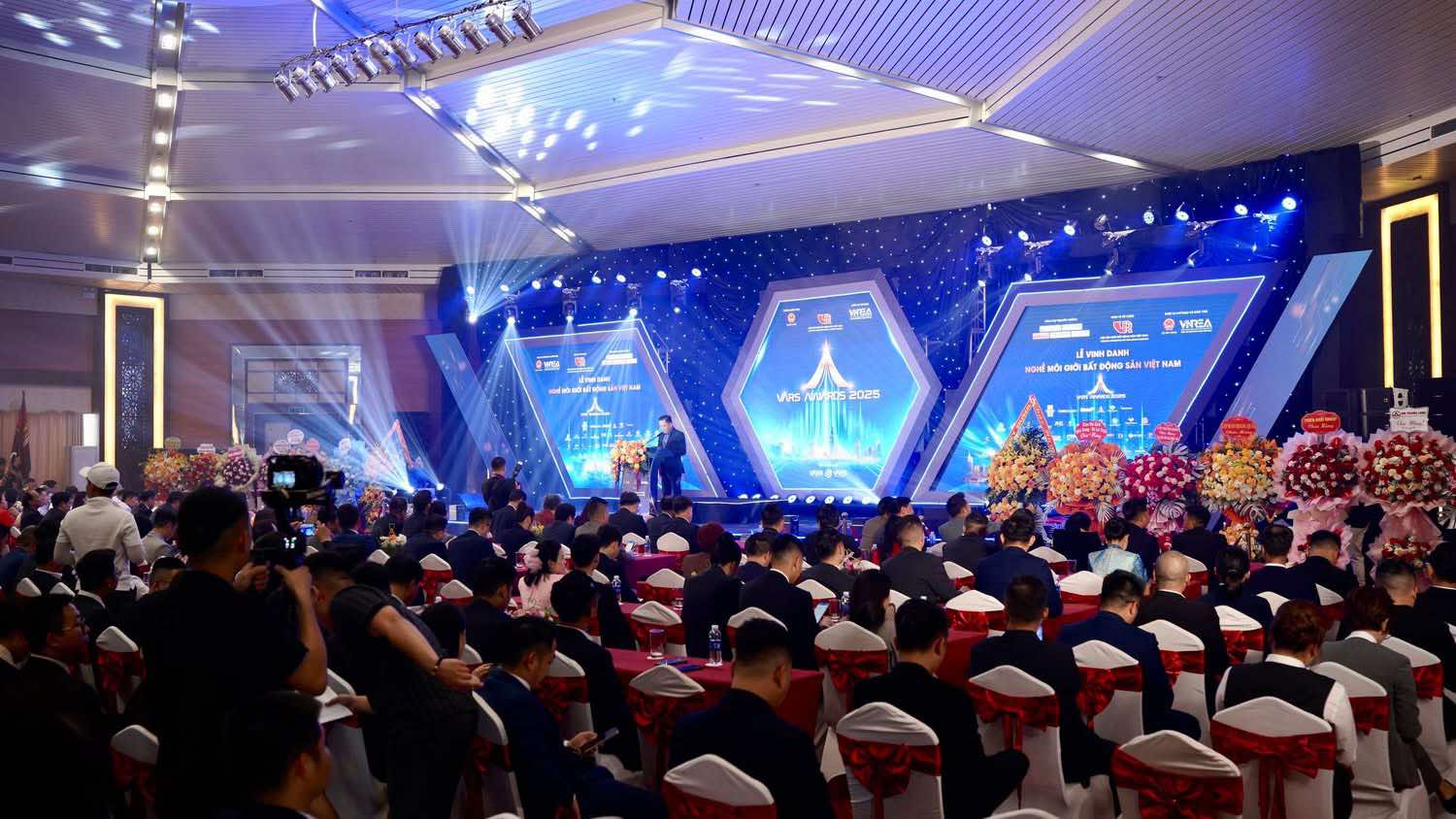 VARS AWARDS 2025: Tôn vinh doanh nghiệp, cá nhân xuất sắc trong nghề môi giới BĐS- Ảnh 6. VARS AWARDS 2025: Tôn vinh doanh nghiệp, cá nhân xuất sắc trong nghề môi giới BĐS- Ảnh 6.