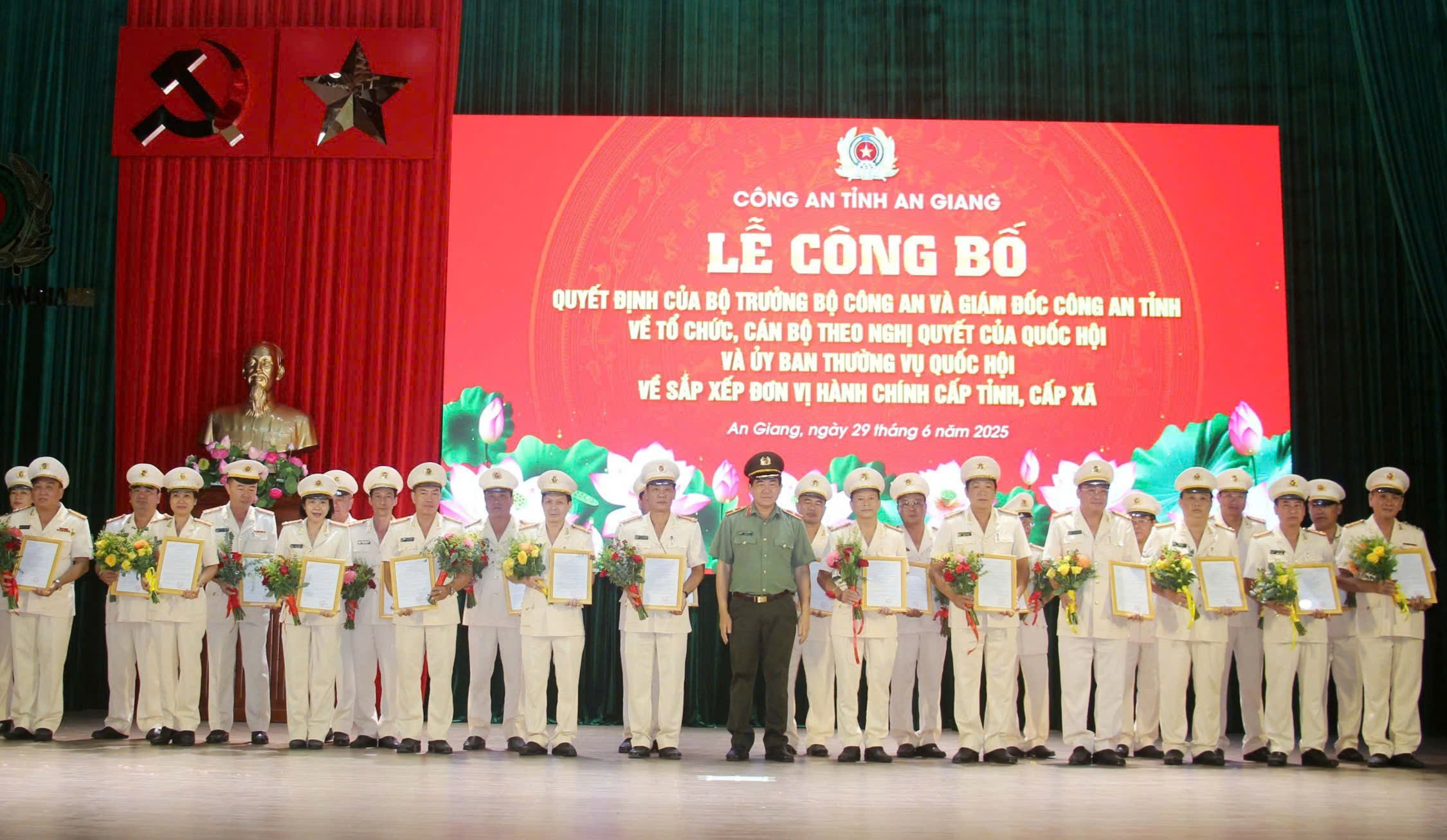 Công an tỉnh An Giang mới có 27 phòng chức năng, 102 công an xã, phường, đặc khu- Ảnh 2.