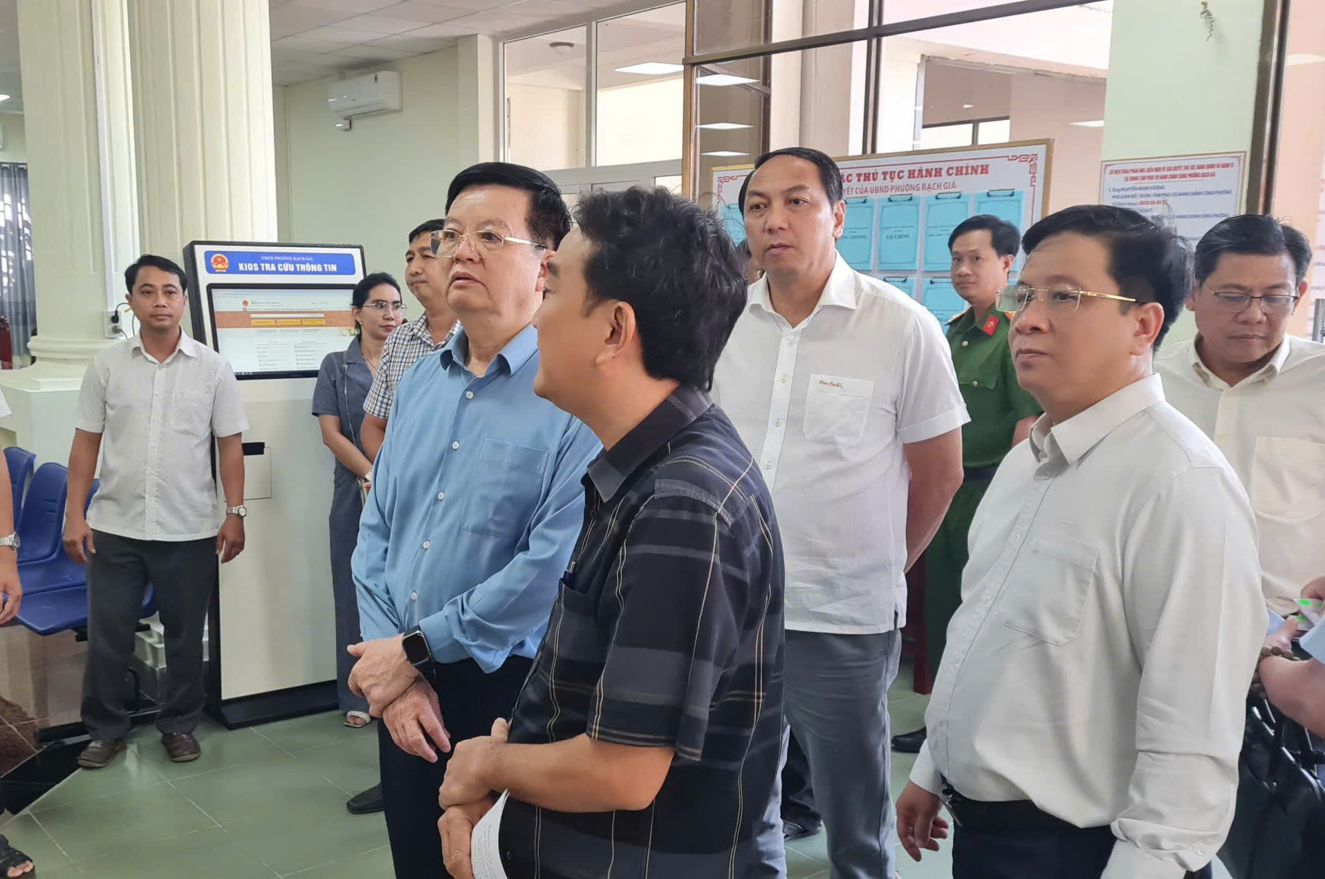 Phó Thủ tướng Mai Văn Chính kiểm tra vận hành chính quyền hai cấp tỉnh An Giang mới- Ảnh 2. Phó Thủ tướng Mai Văn Chính kiểm tra vận hành chính quyền hai cấp tỉnh An Giang mới- Ảnh 2.