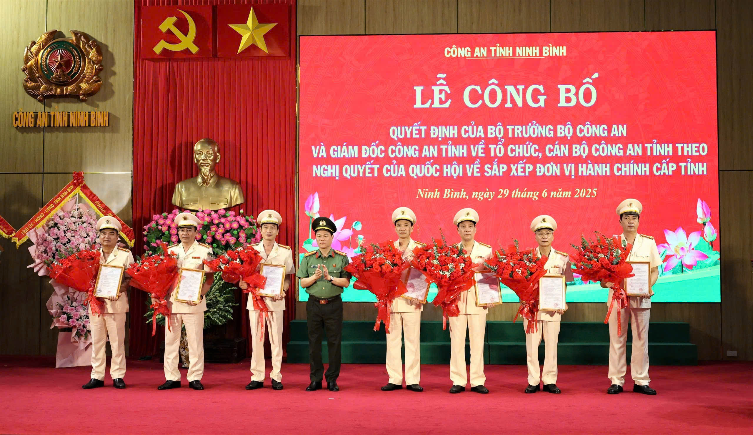 Đại tá Nguyễn Hữu Mạnh làm Giám đốc Công an tỉnh Ninh Bình mới- Ảnh 3. Đại tá Nguyễn Hữu Mạnh làm Giám đốc Công an tỉnh Ninh Bình mới- Ảnh 3.