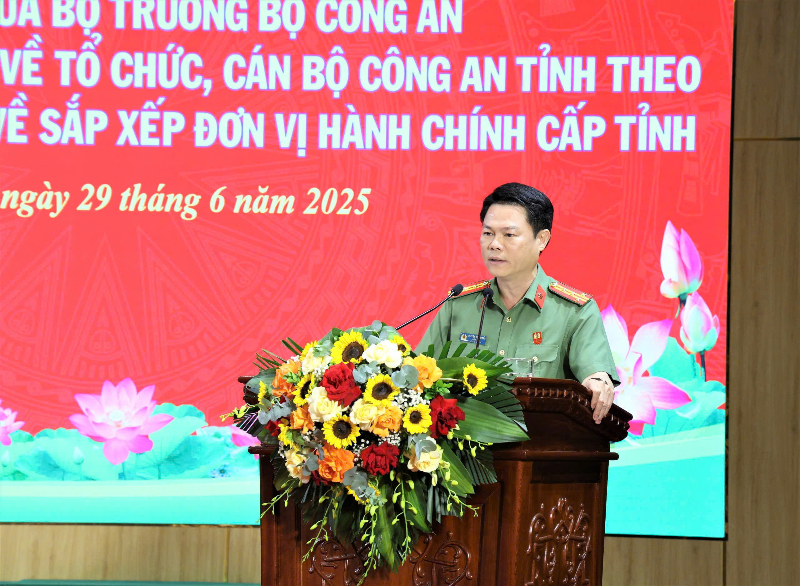 Đại tá Nguyễn Hữu Mạnh làm Giám đốc Công an tỉnh Ninh Bình mới- Ảnh 2. Đại tá Nguyễn Hữu Mạnh làm Giám đốc Công an tỉnh Ninh Bình mới- Ảnh 2.