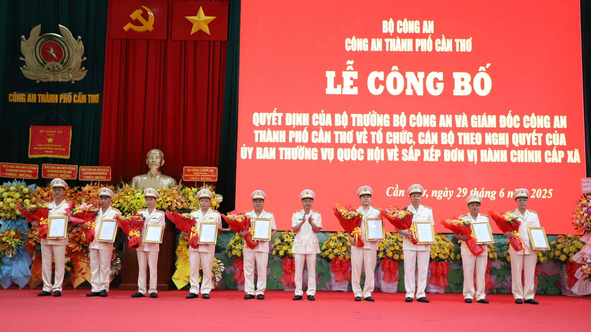 Công an TP Cần Thơ có 9 Phó giám đốc- Ảnh 2. Công an TP Cần Thơ có 9 Phó giám đốc- Ảnh 2.