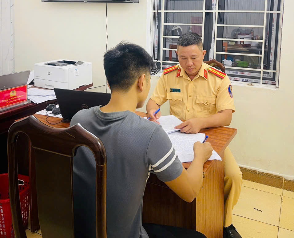 Hà Tĩnh: Phát hiện và xử phạt 7 trường hợp lái xe dương tính với ma túy- Ảnh 1. Hà Tĩnh: Phát hiện và xử phạt 7 trường hợp lái xe dương tính với ma túy- Ảnh 1.