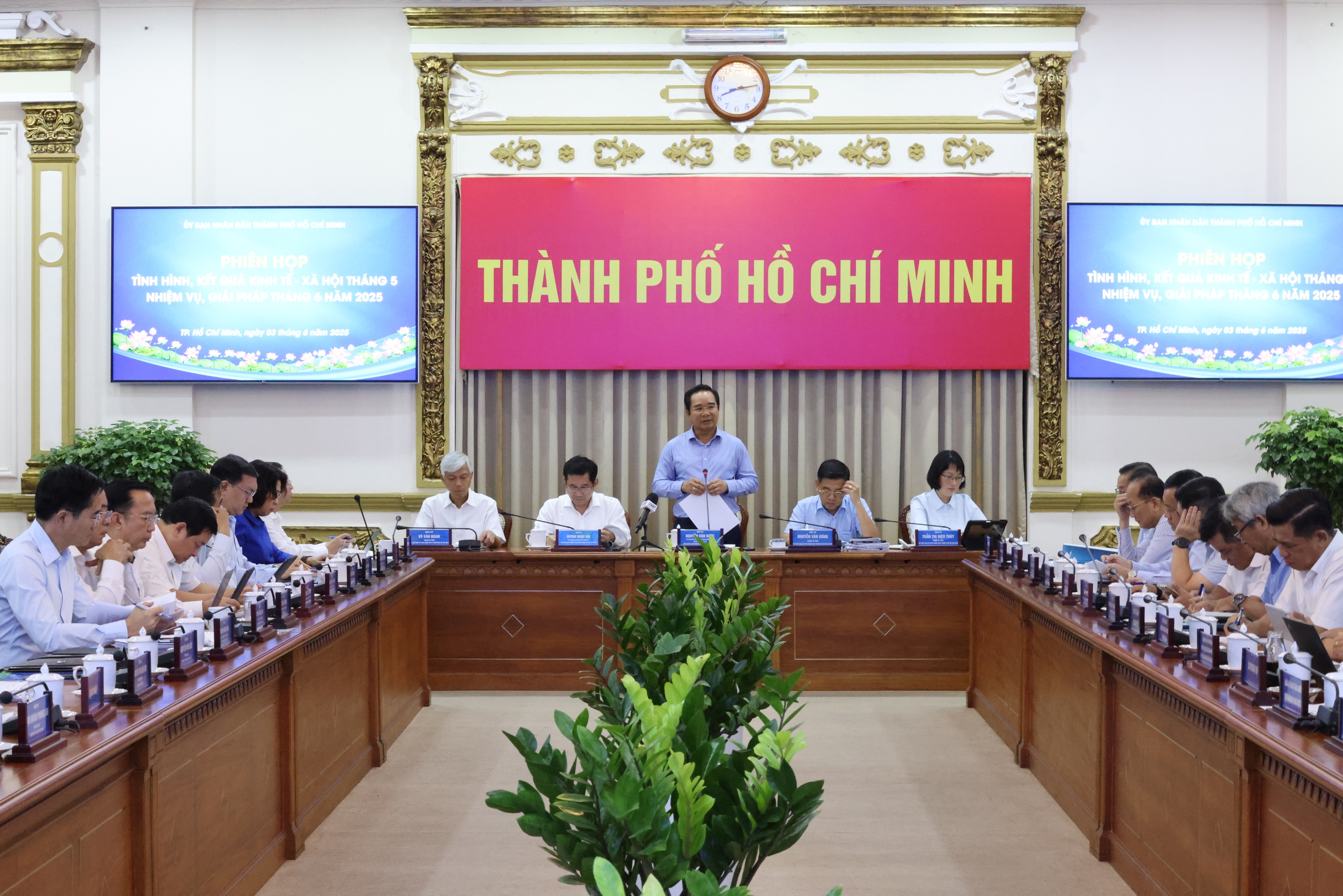 Sở Xây dựng TP.HCM nghiên cứu thí điểm bỏ cấp giấy phép xây dựng- Ảnh 1. Sở Xây dựng TP.HCM nghiên cứu thí điểm bỏ cấp giấy phép xây dựng- Ảnh 1.