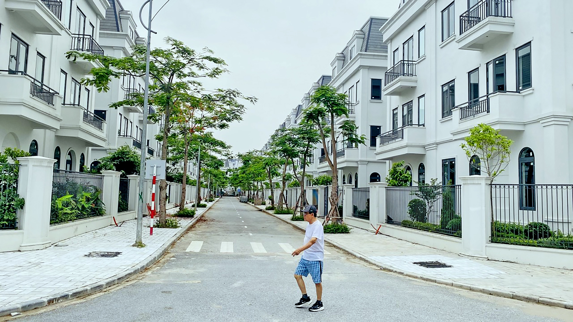 Lãng phí những khu đô thị bỏ hoang- Ảnh 2. Lãng phí những khu đô thị bỏ hoang- Ảnh 2.
