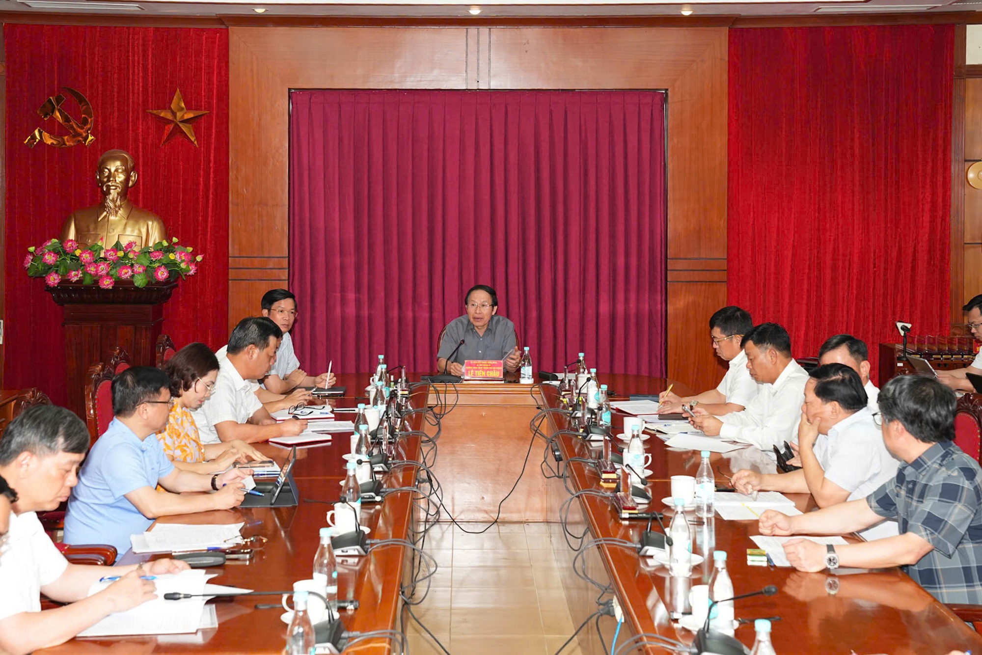 Khẩn trương giải phóng mặt bằng tuyến đường sắt Lào Cai - Hà Nội - Hải Phòng- Ảnh 2. Khẩn trương giải phóng mặt bằng tuyến đường sắt Lào Cai - Hà Nội - Hải Phòng- Ảnh 2.