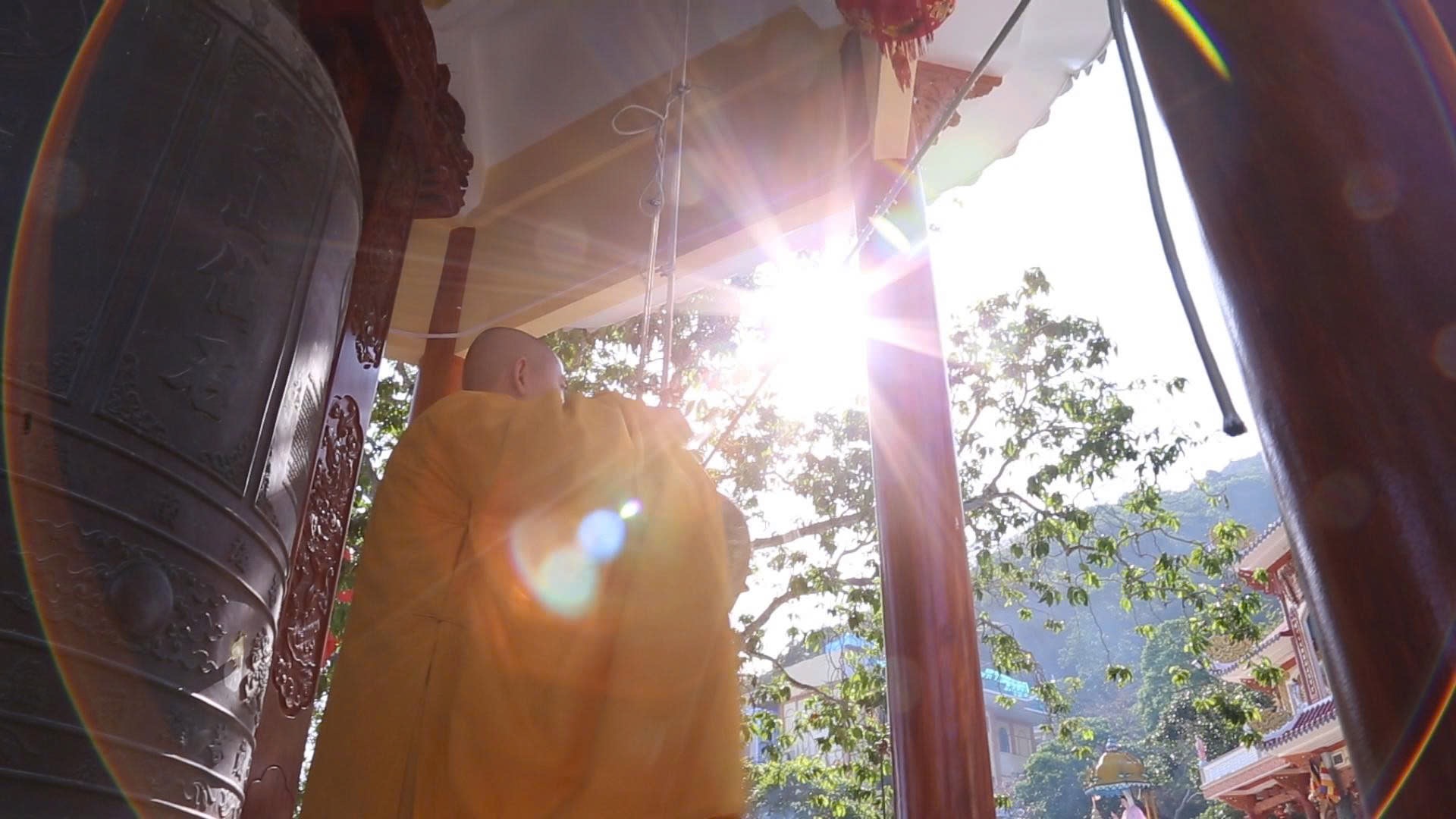 Âm vang chuông chùa trên đỉnh núi Bà Đen trong ngày đầu Tây Ninh hợp nhất- Ảnh 1. Âm vang chuông chùa trên đỉnh núi Bà Đen trong ngày đầu Tây Ninh hợp nhất- Ảnh 1.