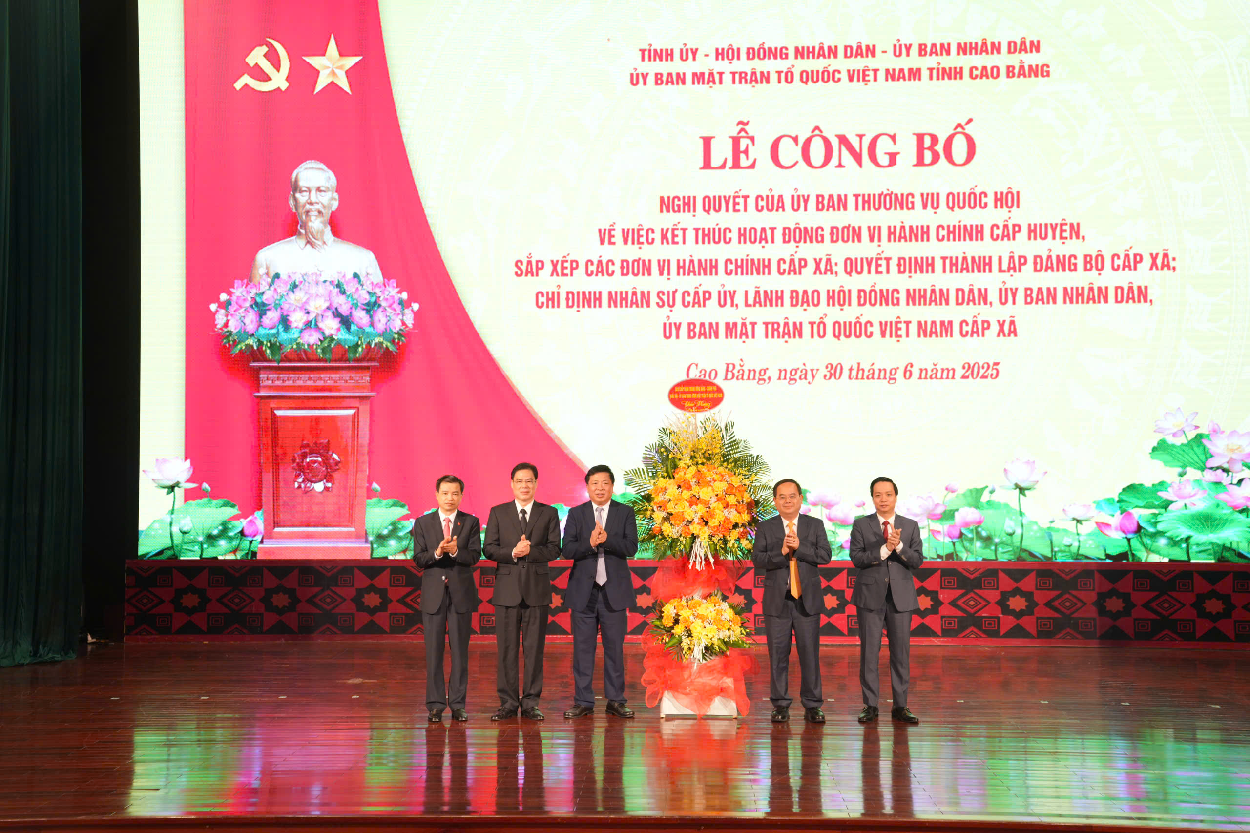 Bộ trưởng Trần Hồng Minh: Cao Bằng cần đột phá giao thông, kinh tế cửa khẩu và du lịch- Ảnh 3. Bộ trưởng Trần Hồng Minh: Cao Bằng cần đột phá giao thông, kinh tế cửa khẩu và du lịch- Ảnh 3.