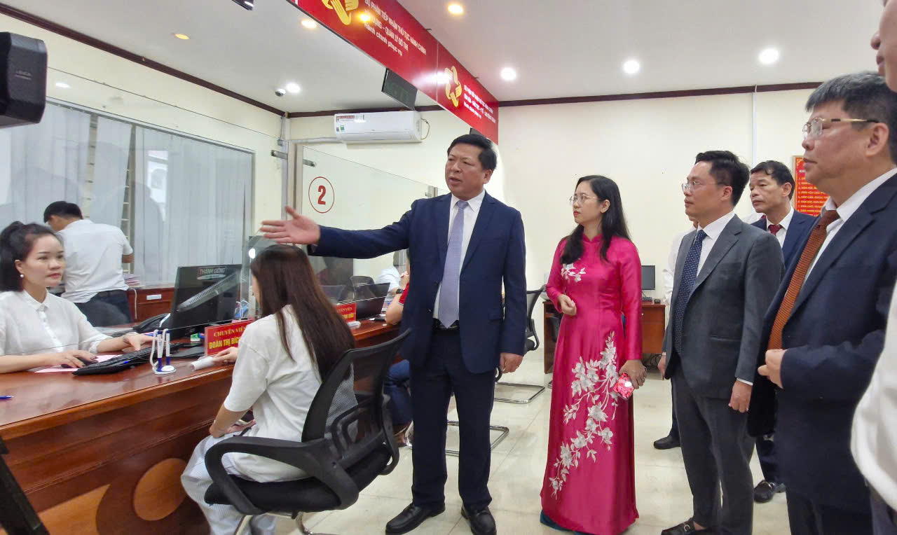 Bộ trưởng Trần Hồng Minh: Cao Bằng cần đột phá giao thông, kinh tế cửa khẩu và du lịch- Ảnh 2. Bộ trưởng Trần Hồng Minh: Cao Bằng cần đột phá giao thông, kinh tế cửa khẩu và du lịch- Ảnh 2.