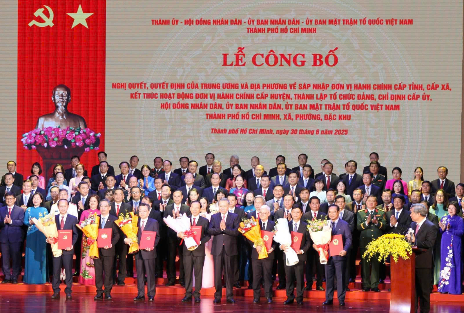 Công bố nhân sự lãnh đạo chủ chốt của 34 tỉnh, thành sau sáp nhập- Ảnh 1. Công bố nhân sự lãnh đạo chủ chốt của 34 tỉnh, thành sau sáp nhập- Ảnh 1.