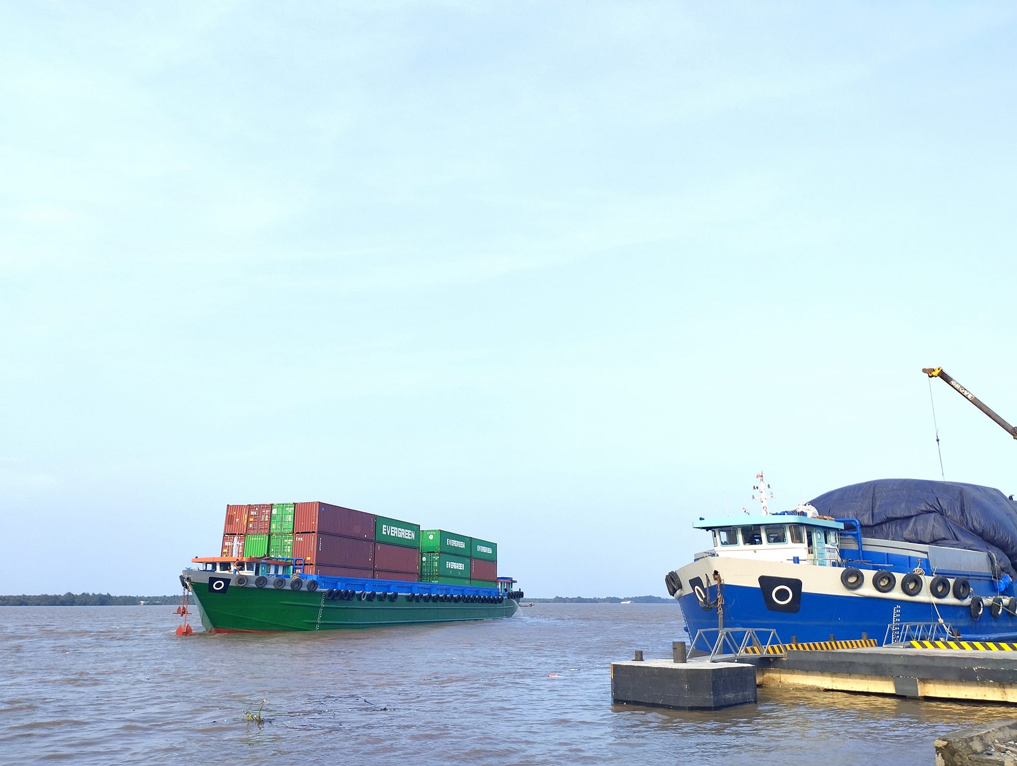 Đồng bộ hóa đầu tư, thu hút nguồn lực phát triển cảng biển Bến Tre- Ảnh 1. Đồng bộ hóa đầu tư, thu hút nguồn lực phát triển cảng biển Bến Tre- Ảnh 1.