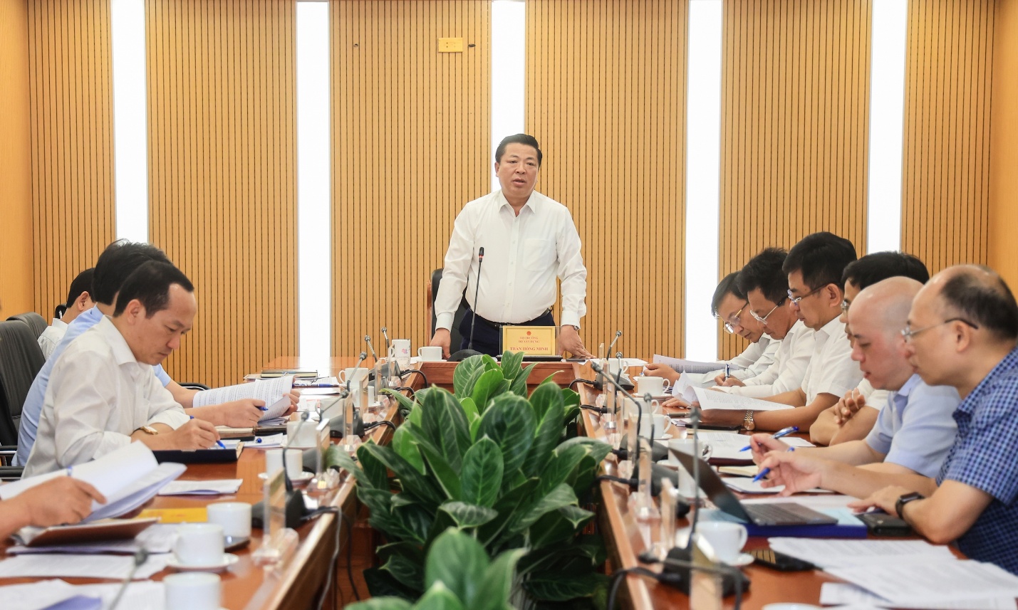 Tackle bottlenecks, ensure the groundbreaking of Lao Cai - Ha Noi - Hai Phong railway- Ảnh 2.