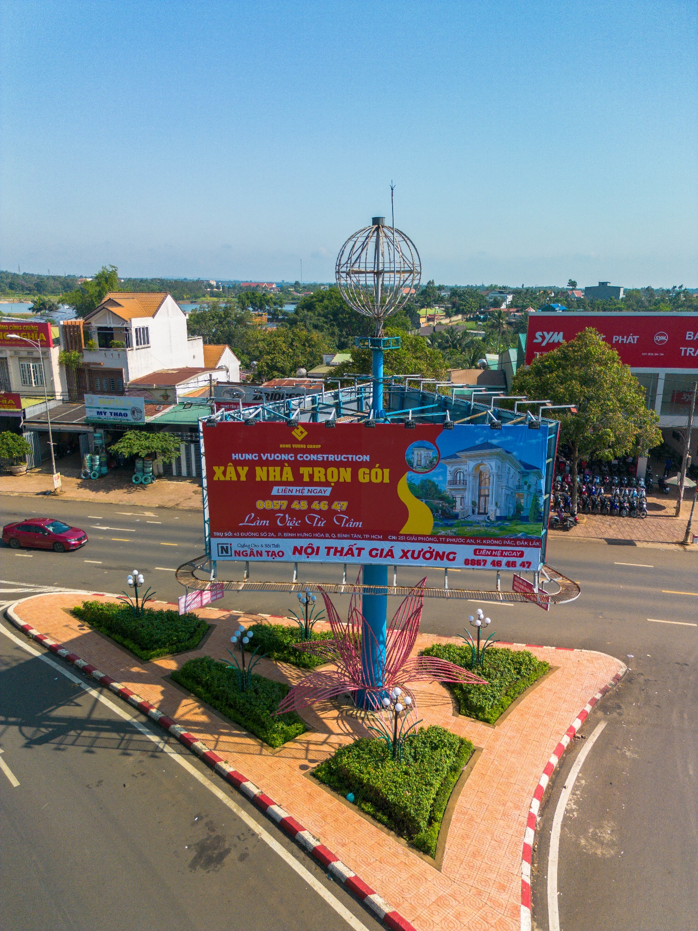 Hùng Vương Construction tăng cường quảng bá ở Tây Nguyên- Ảnh 2. 屋外, 道路, 記号, ストリート が含まれている画像 AI 生成コンテンツは誤りを含む可能性があります。