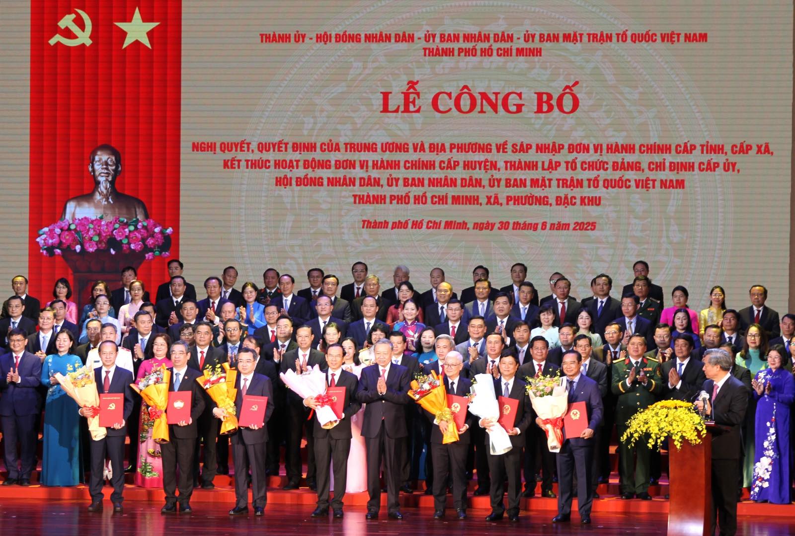 Tổng Bí thư phát biểu trước nhân dân TP.HCM, gửi thông điệp trước thời khắc lịch sử- Ảnh 2. Tổng Bí thư phát biểu trước nhân dân TP.HCM, gửi thông điệp trước thời khắc lịch sử- Ảnh 2.