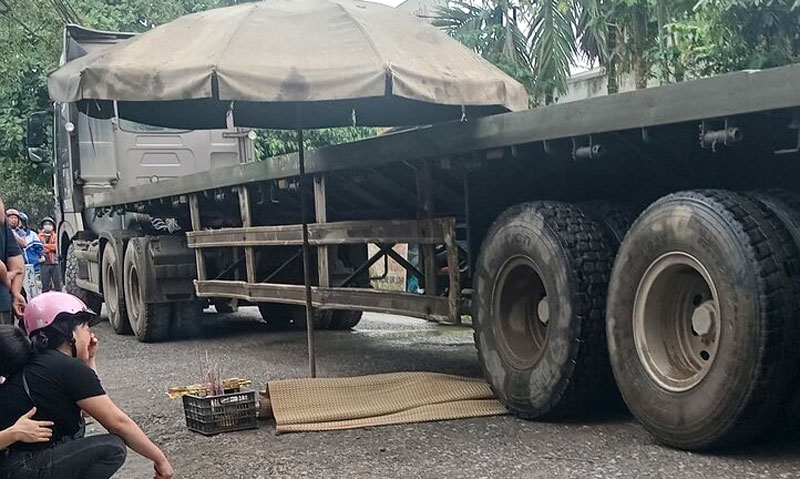 Hiện trường vụ tai nạn khiến 2 người thương vong. Hiện trường vụ tai nạn khiến 2 người thương vong.