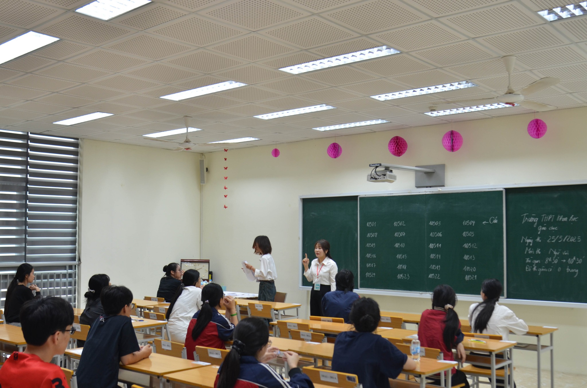 Trường THPT đầu tiên tại Hà Nội công bố điểm thi vào lớp 10, nhập học từ 6/6- Ảnh 1. Trường THPT đầu tiên tại Hà Nội công bố điểm thi vào lớp 10, nhập học từ 6/6- Ảnh 1.