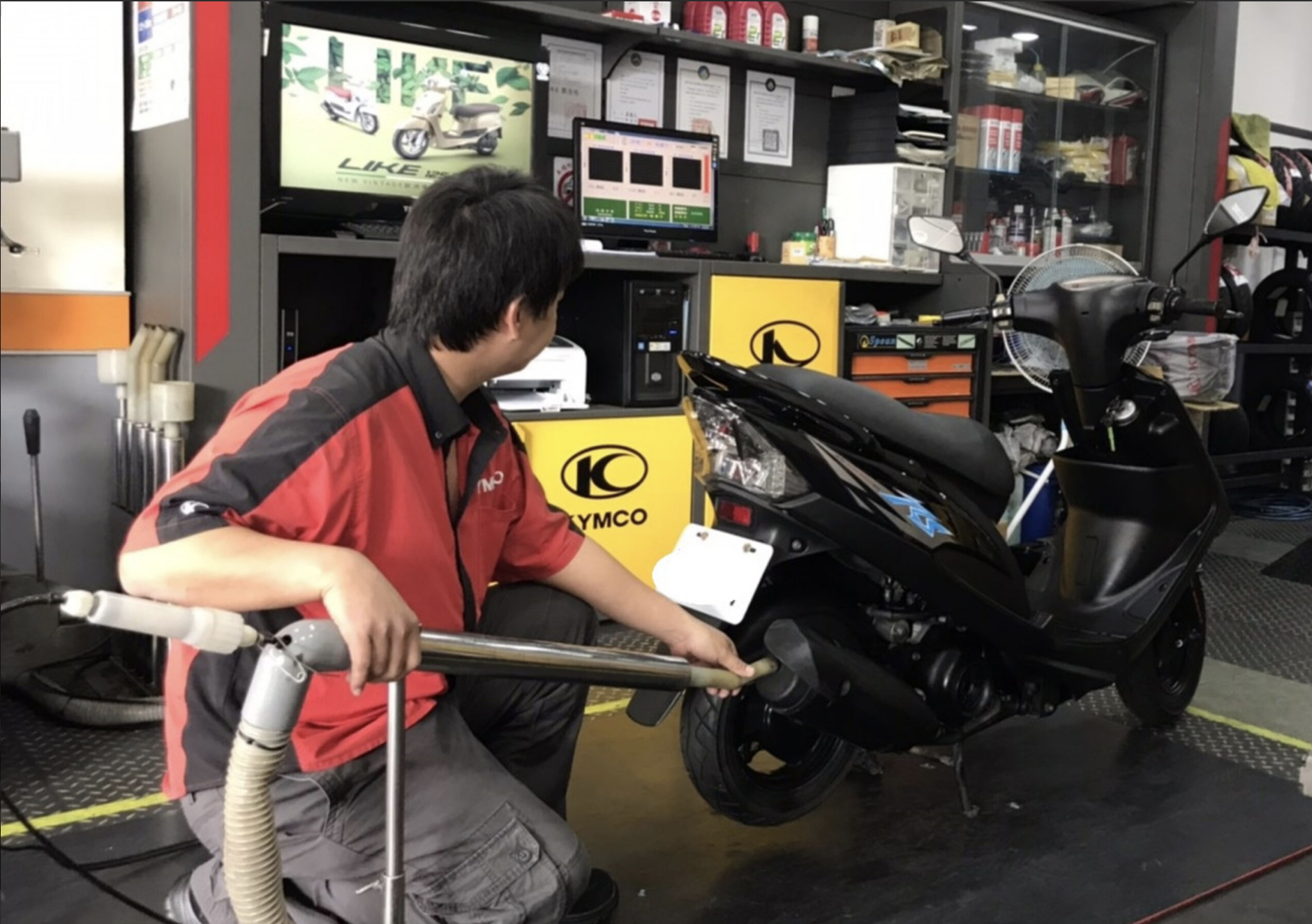 Đồng loạt kiểm định khí thải xe máy sẽ gây tắc nghẽn- Ảnh 2. Đồng loạt kiểm định khí thải xe máy sẽ gây tắc nghẽn- Ảnh 2.