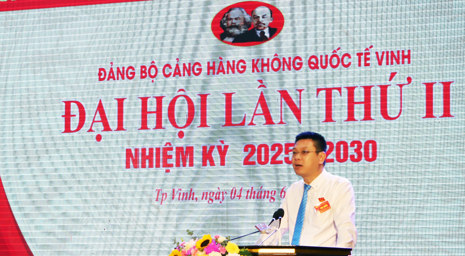 Dấu ấn Đảng bộ Cảng hàng không quốc tế Vinh qua mỗi chuyến bay an toàn- Ảnh 2. Dấu ấn Đảng bộ Cảng hàng không quốc tế Vinh qua mỗi chuyến bay an toàn- Ảnh 2.