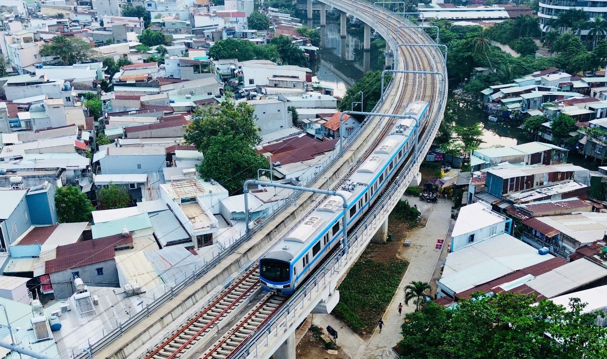 Khẩn trương rà soát quy hoạch mạng lưới đường sắt đô thị nối Bình Dương, Bà Rịa - Vũng Tàu- Ảnh 1. Khẩn trương rà soát quy hoạch mạng lưới đường sắt đô thị nối Bình Dương, Bà Rịa - Vũng Tàu- Ảnh 1.