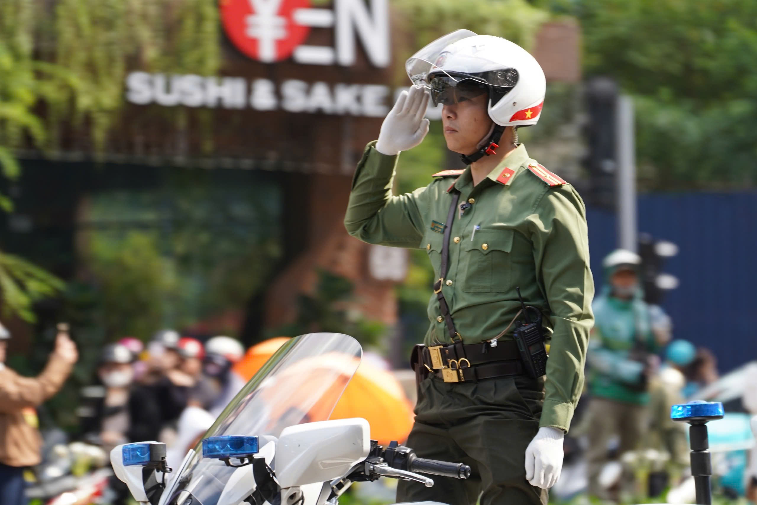 Công an diễn tập trấn áp tội phạm, bảo vệ yếu nhân ở trung tâm TP.HCM- Ảnh 3. Công an diễn tập trấn áp tội phạm, bảo vệ yếu nhân ở trung tâm TP.HCM- Ảnh 3.