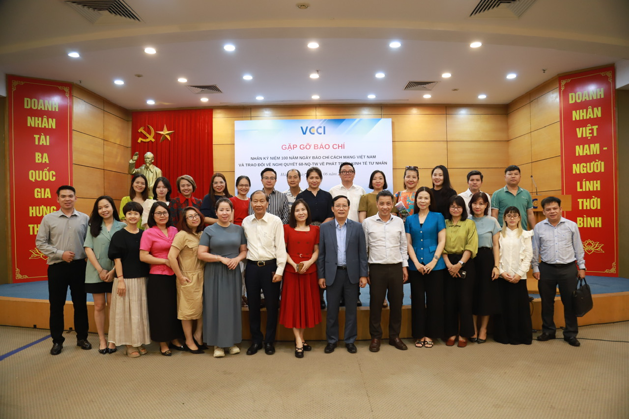 VCCI đồng hành cùng báo chí: Khơi dậy khát vọng kinh tế tư nhân- Ảnh 3. VCCI đồng hành cùng báo chí: Khơi dậy khát vọng kinh tế tư nhân- Ảnh 3.