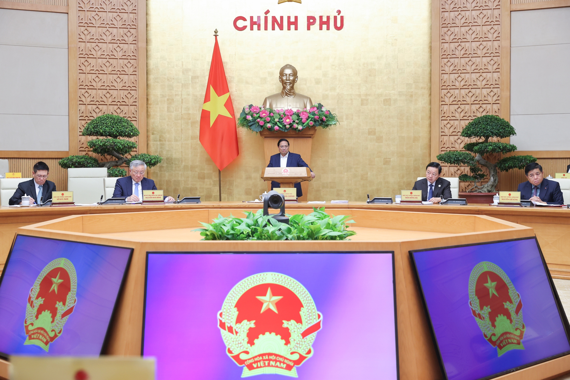 Thủ tướng: Giải quyết và trả lời rõ ràng đề xuất, kiến nghị của địa phương, doanh nghiệp- Ảnh 2.