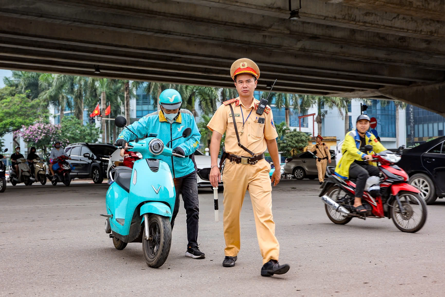 Nhận mức phạt "bằng cả tháng lương", tài xế xe ôm công nghệ trần tình đủ lý do- Ảnh 6. Nhận mức phạt "bằng cả tháng lương", tài xế xe ôm công nghệ trần tình đủ lý do- Ảnh 6.
