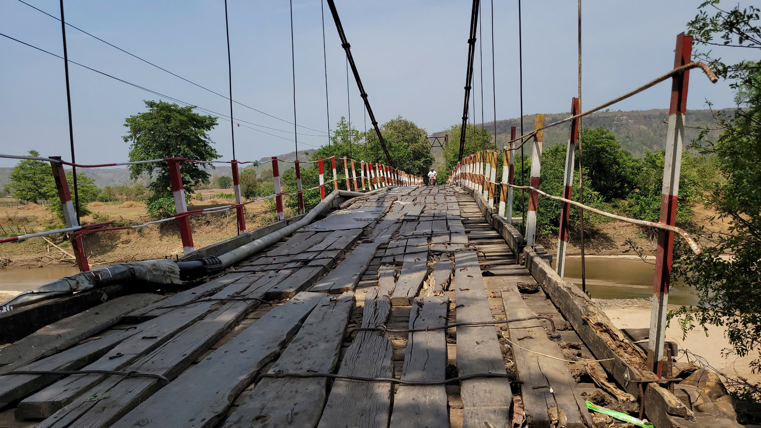Hàng loạt cầu treo ở Gia Lai xuống cấp- Ảnh 1. Hàng loạt cầu treo ở Gia Lai xuống cấp- Ảnh 1.