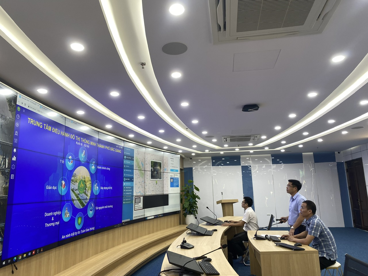 Chuyển đổi số, động lực đưa Bắc Giang vươn tầm phát triển- Ảnh 1. Chuyển đổi số, động lực đưa Bắc Giang vươn tầm phát triển- Ảnh 1.