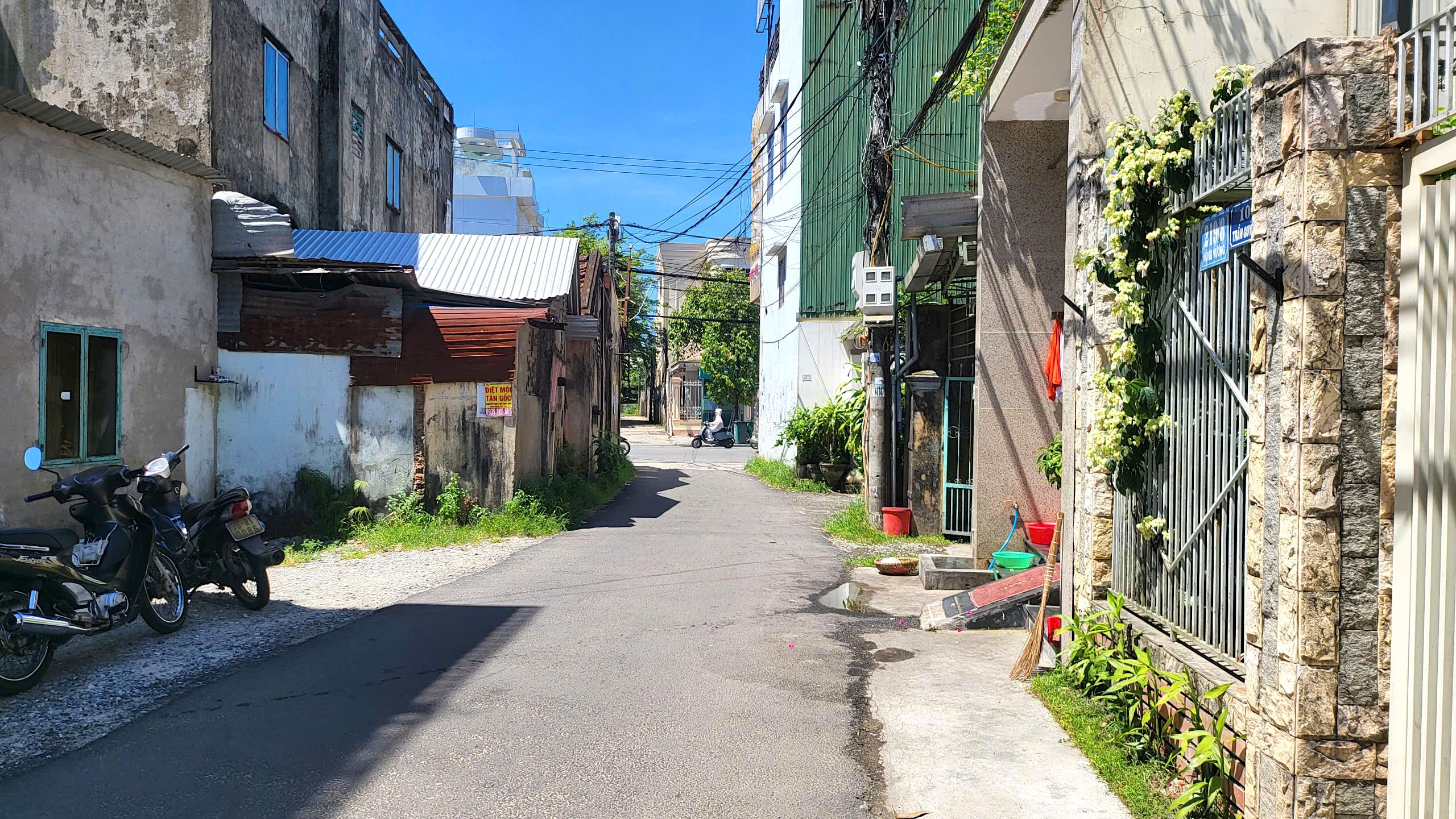 Quảng Ngãi: Thông mặt bằng, hoàn thiện tuyến đường làm gần chục năm vẫn chưa xong- Ảnh 2. Quảng Ngãi: Thông mặt bằng, hoàn thiện tuyến đường làm gần chục năm vẫn chưa xong- Ảnh 2.