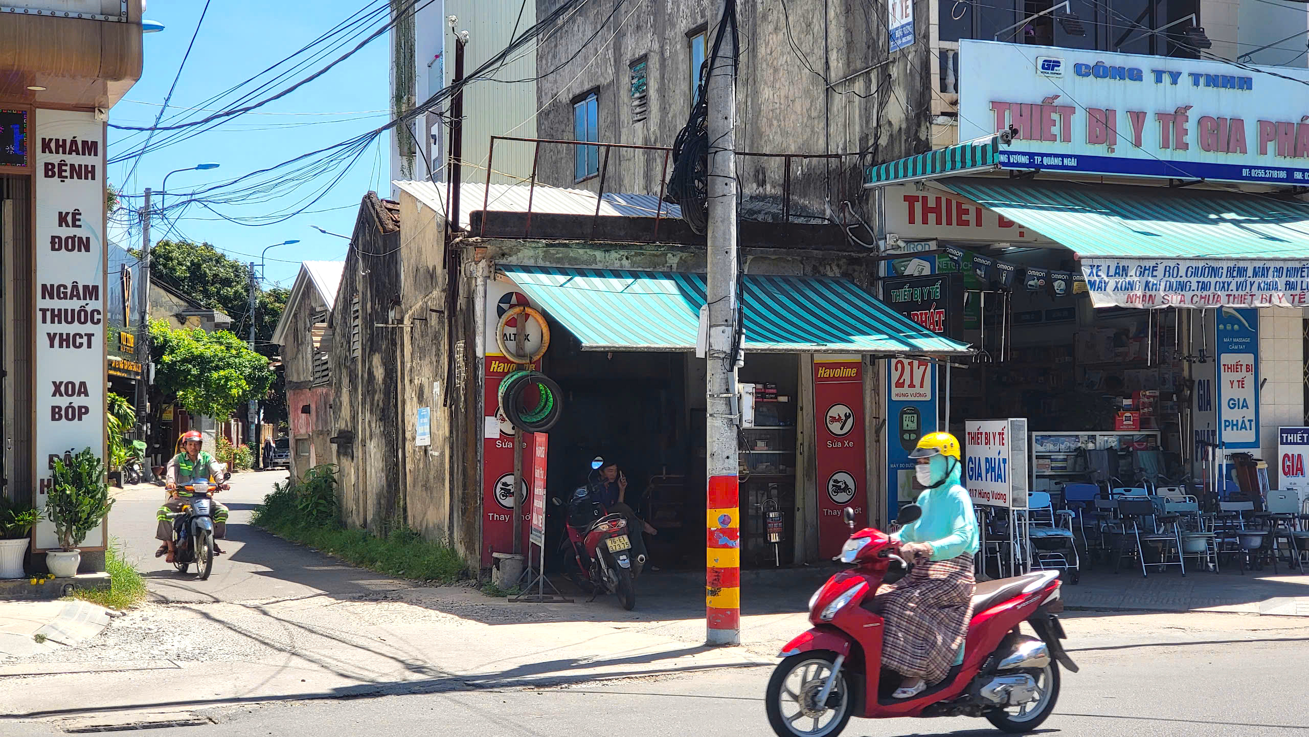 Quảng Ngãi: Thông mặt bằng, hoàn thiện tuyến đường làm gần chục năm vẫn chưa xong- Ảnh 1. Quảng Ngãi: Thông mặt bằng, hoàn thiện tuyến đường làm gần chục năm vẫn chưa xong- Ảnh 1.