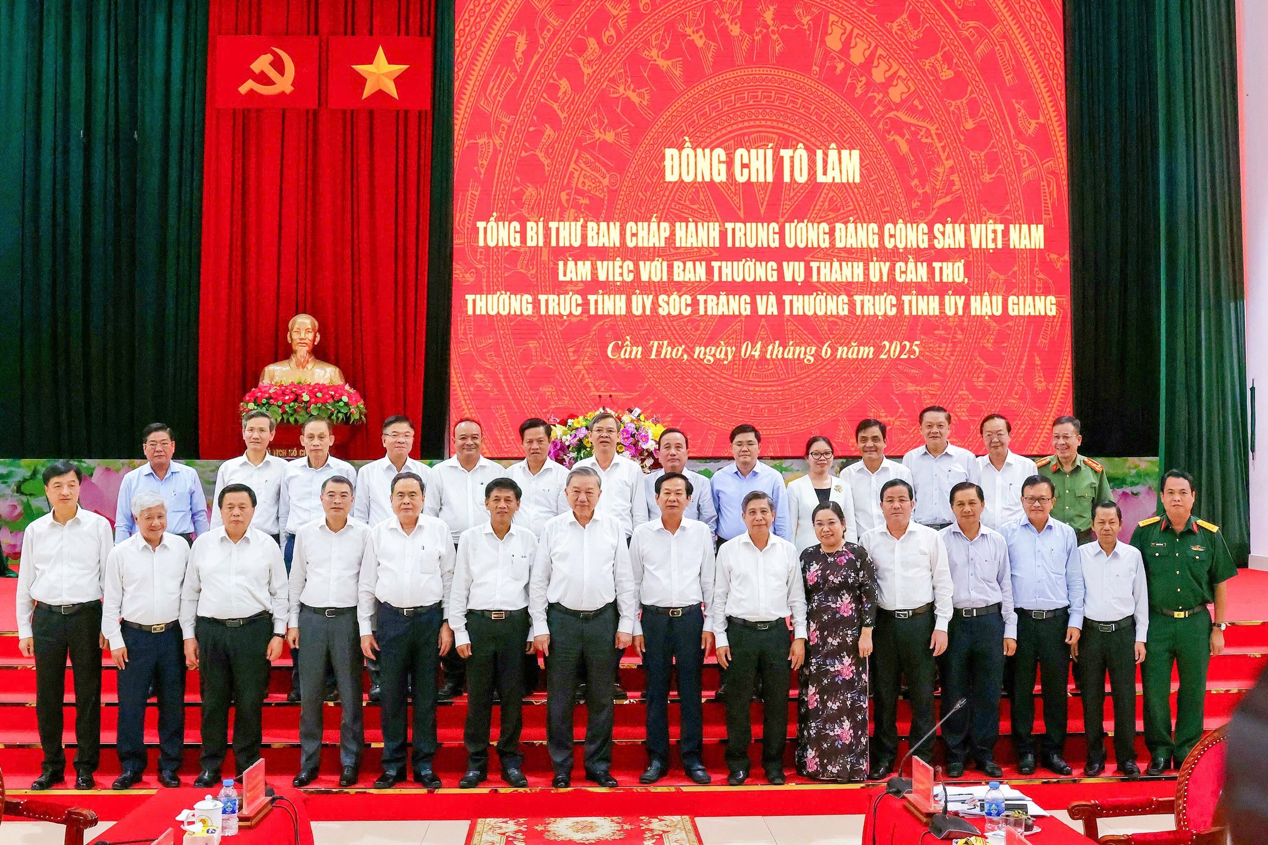Tổng Bí thư Tô Lâm: Cần Thơ sau hợp nhất phải chuyển mình thành trung tâm kinh tế tri thức- Ảnh 2. Tổng Bí thư Tô Lâm: Cần Thơ sau hợp nhất phải chuyển mình thành trung tâm kinh tế tri thức- Ảnh 2.