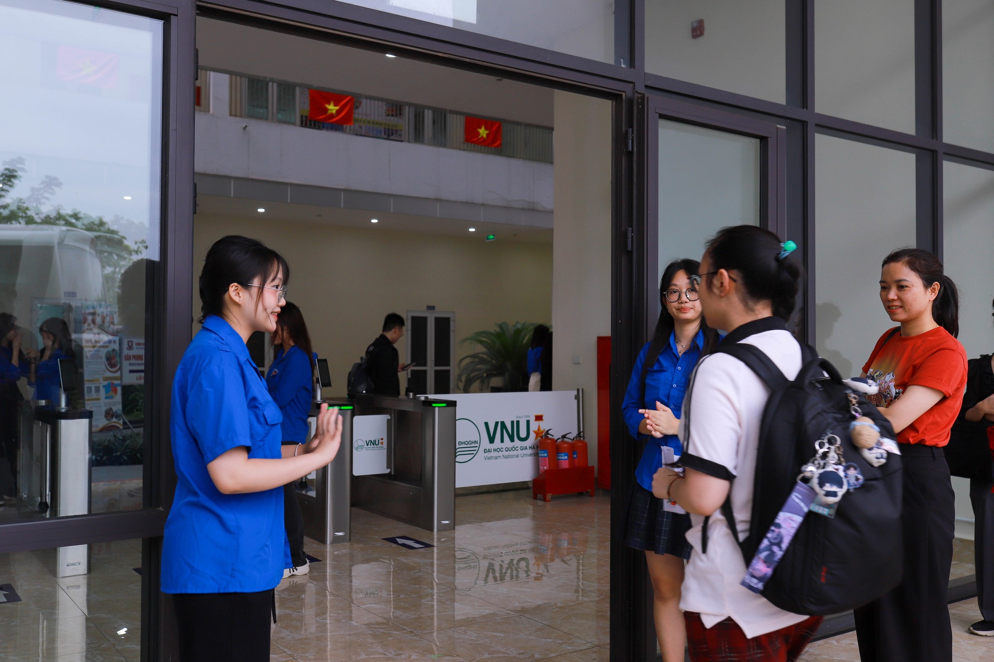 Hàng loạt trường đại học loại tổ hợp C00 trong tuyển sinh 2025- Ảnh 1. Hàng loạt trường đại học loại tổ hợp C00 trong tuyển sinh 2025- Ảnh 1.